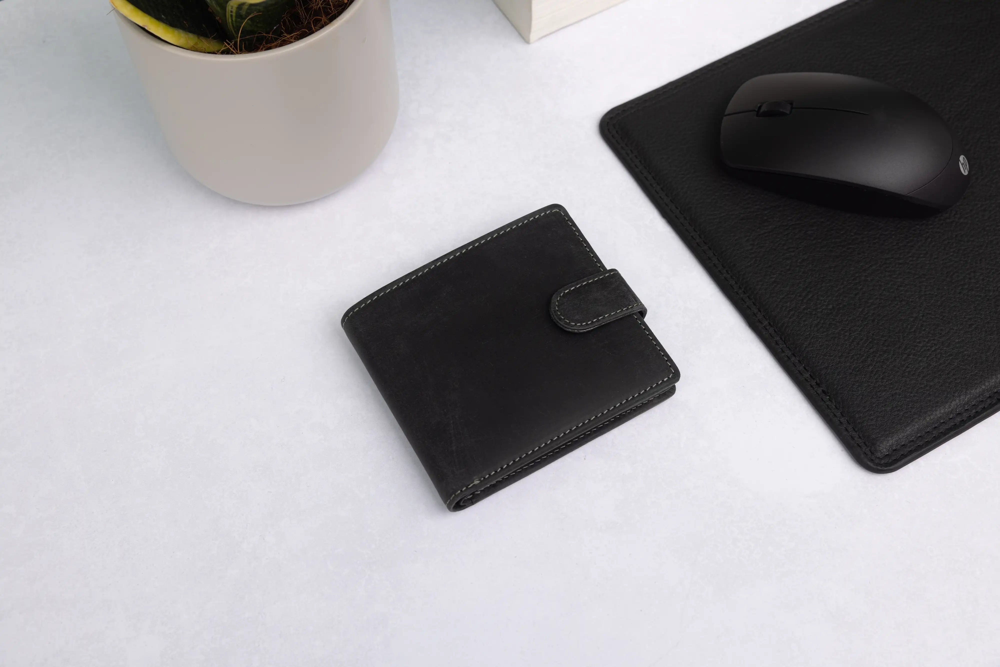 Personalised Black Hunter Leather Wallet – Bifold with Coin Pocket & RFID Protection