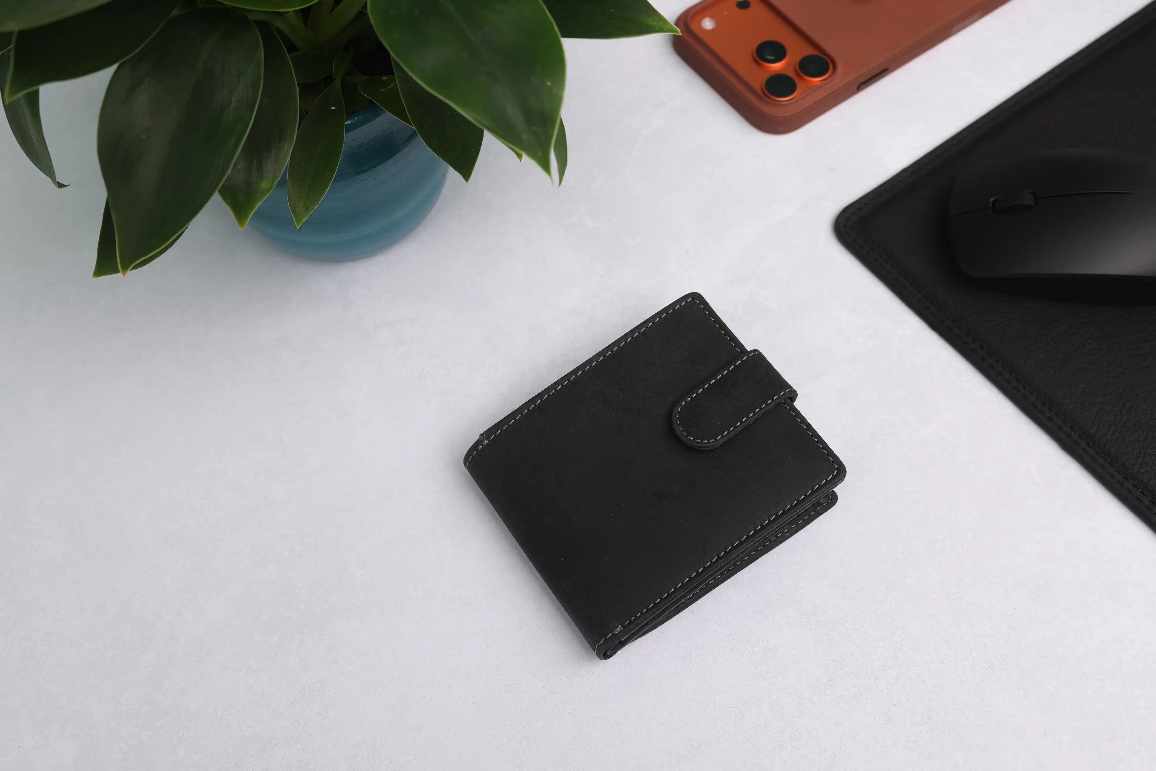 Personalised Black Hunter Leather Wallet – Bifold with Large Zip Coin Pocket