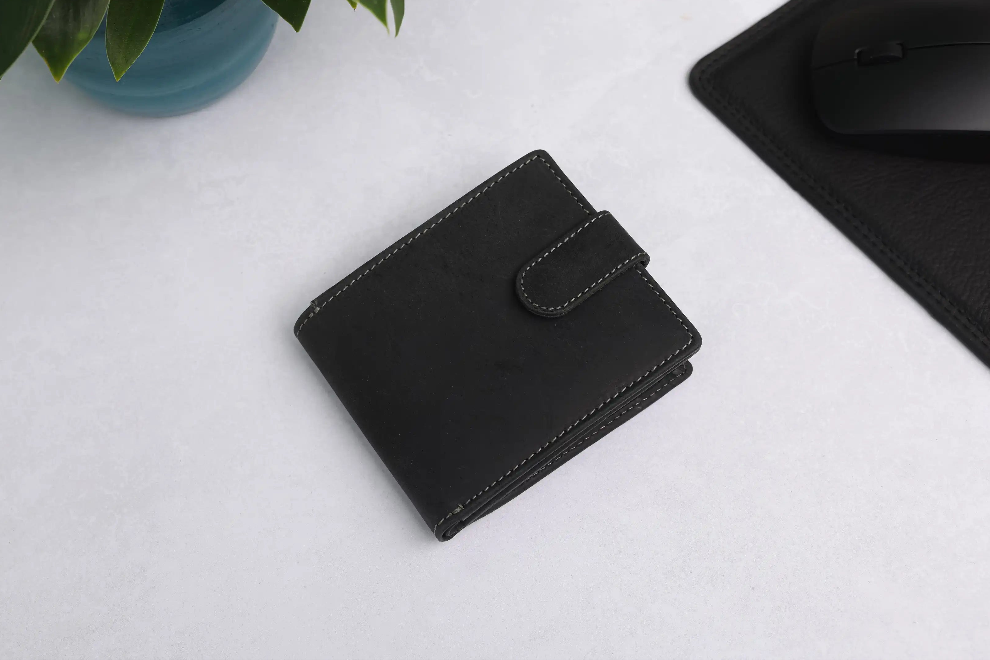 Personalised Black Hunter Leather Wallet – Bifold with Large Zip Coin Pocket