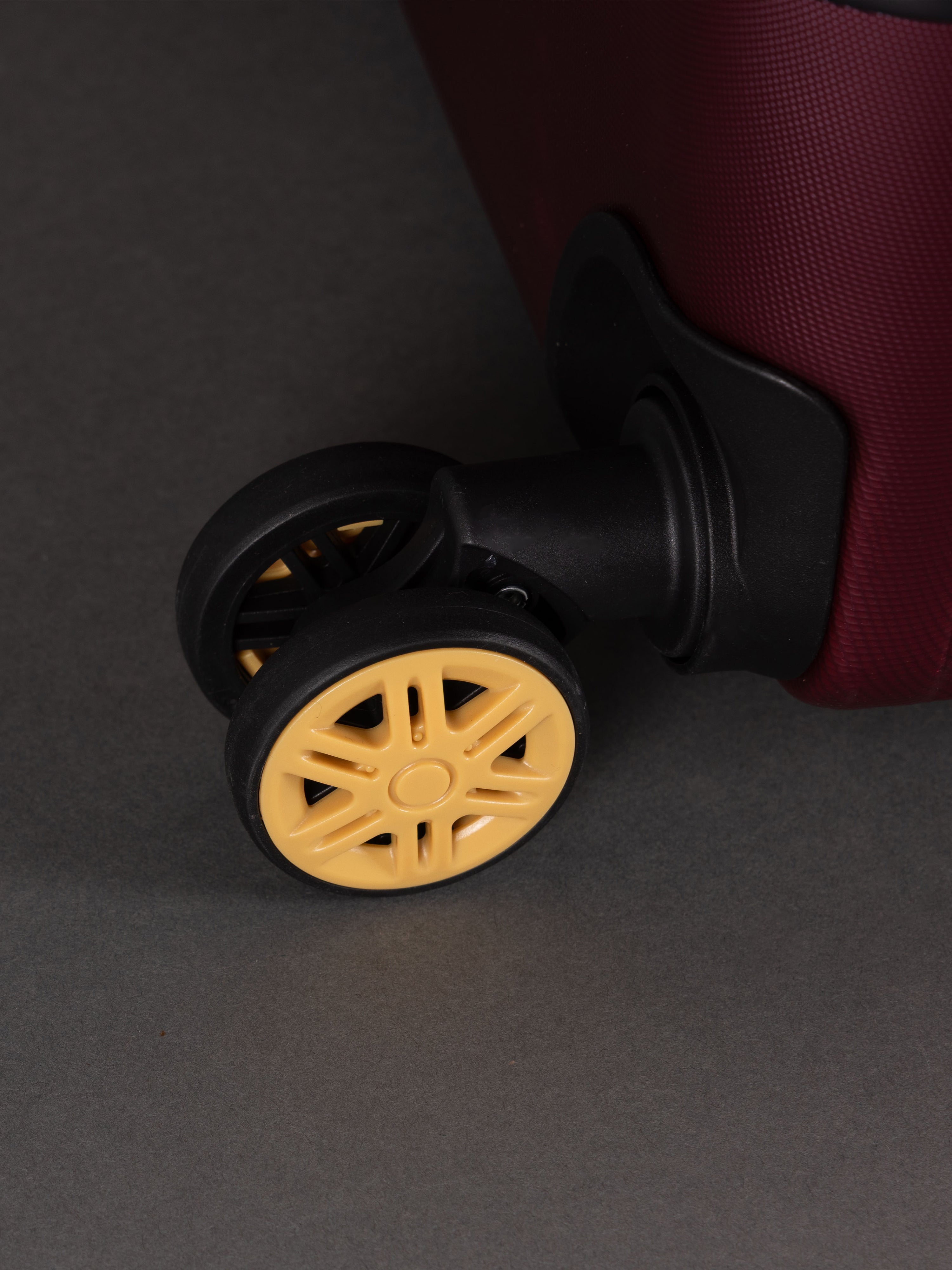 Highbury Burgundy Hardside Luggage Polypropylene Hard-Shell Spinner/Suitcase Set with 8 Wheels - 29 inches, 25 inches, 20 inches