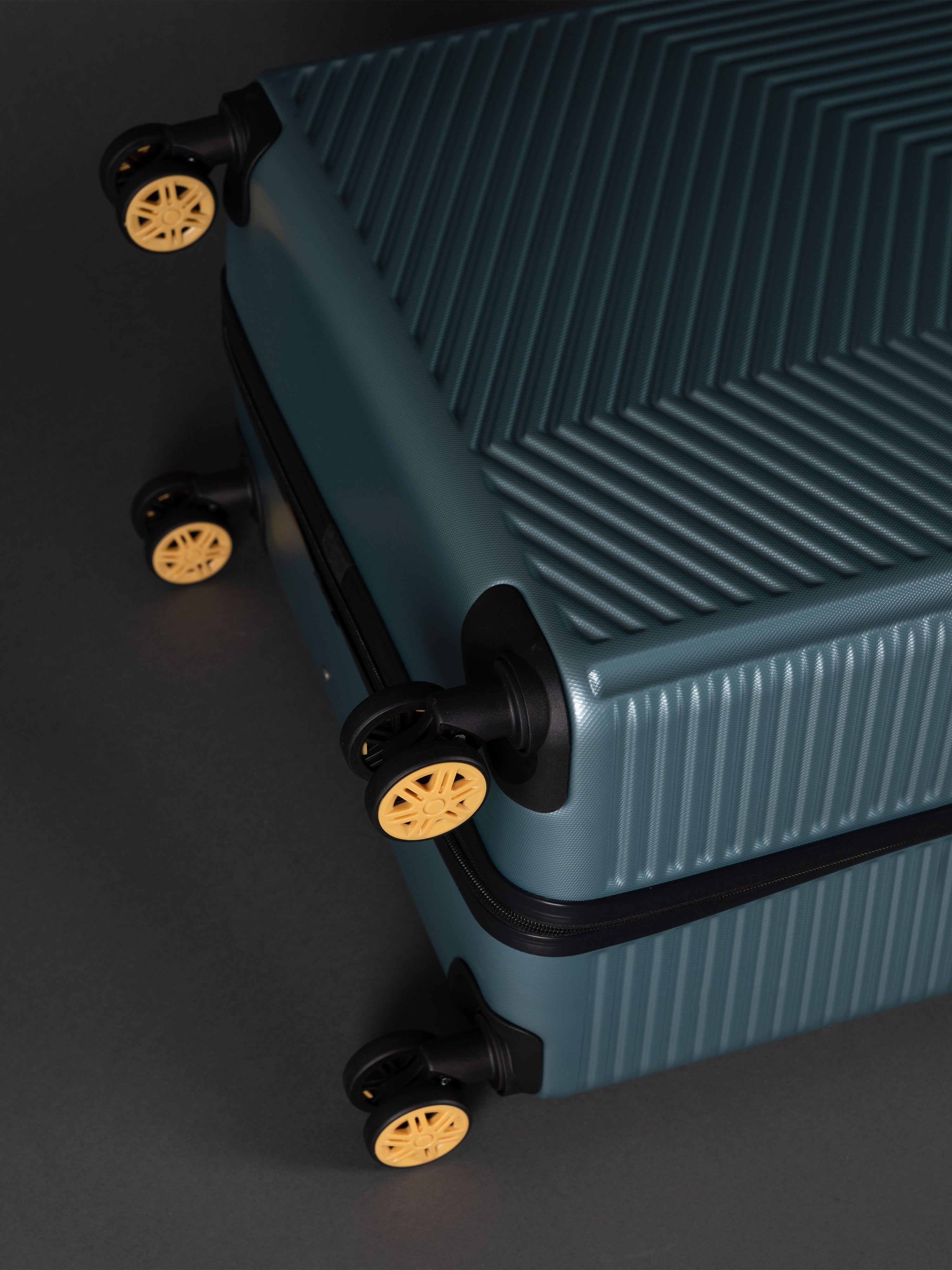 Highbury Sage Green Hardside 4-Piece Luggage Set – Polypropylene Suitcases with 8 Spinner Wheels (14", 16", 25", 29")