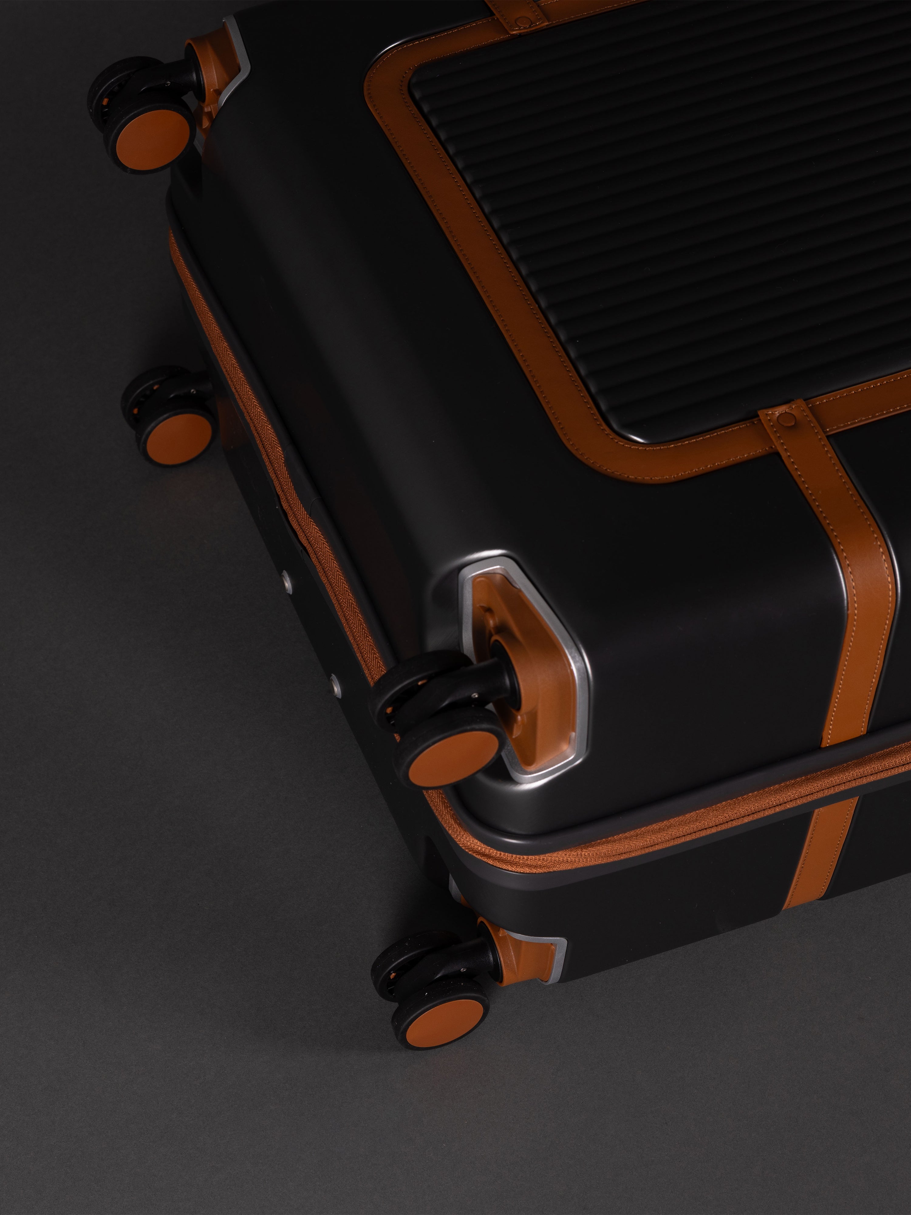 Highbury Elegance Dark Grey TSA Hard-Shell 4-Wheel Spinner Luggage – 10 Year Warranty