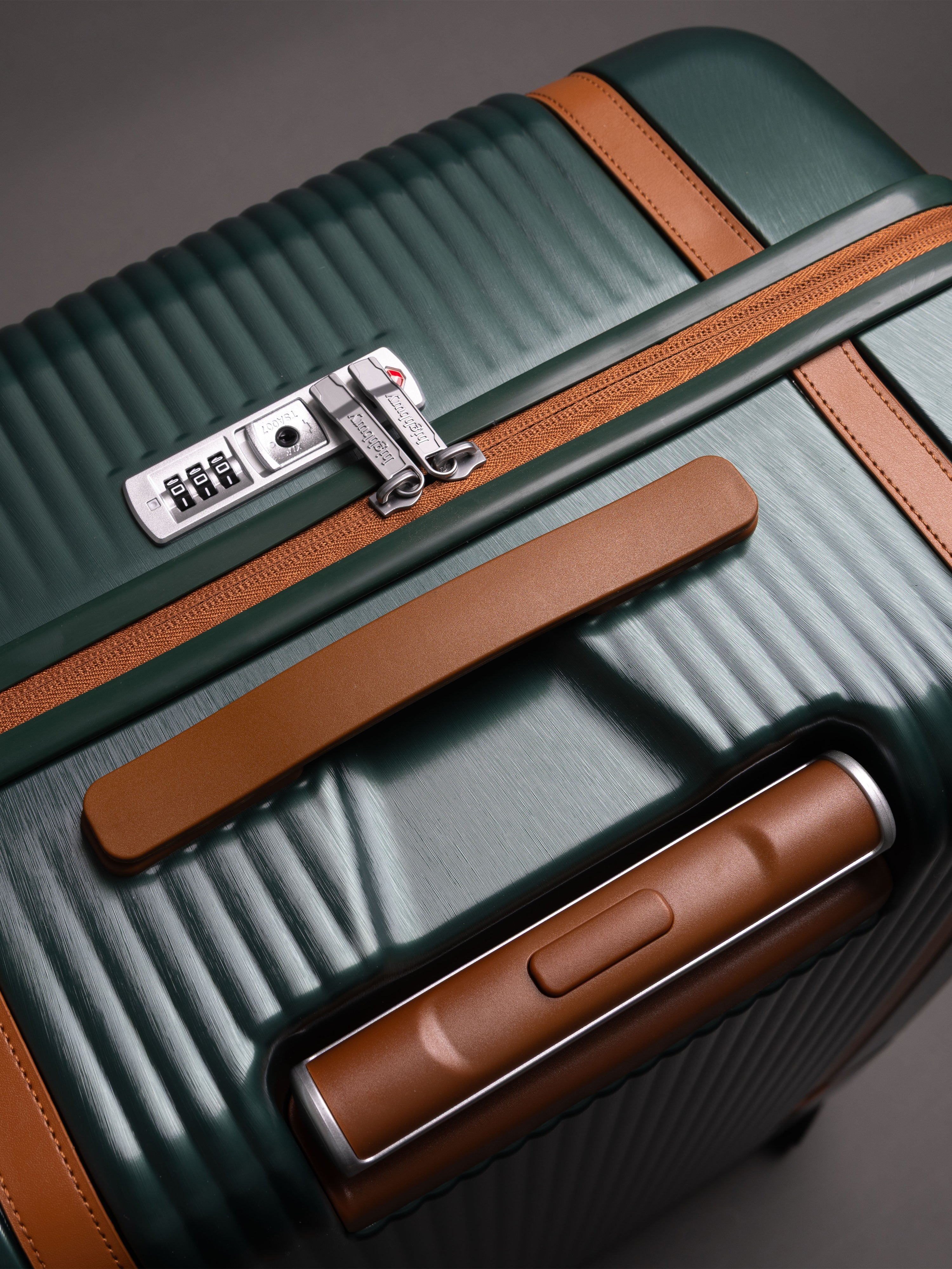 Highbury Elegance Forest Green TSA Hard-Shell 4-Wheel Spinner Luggage – 10 Year Warranty