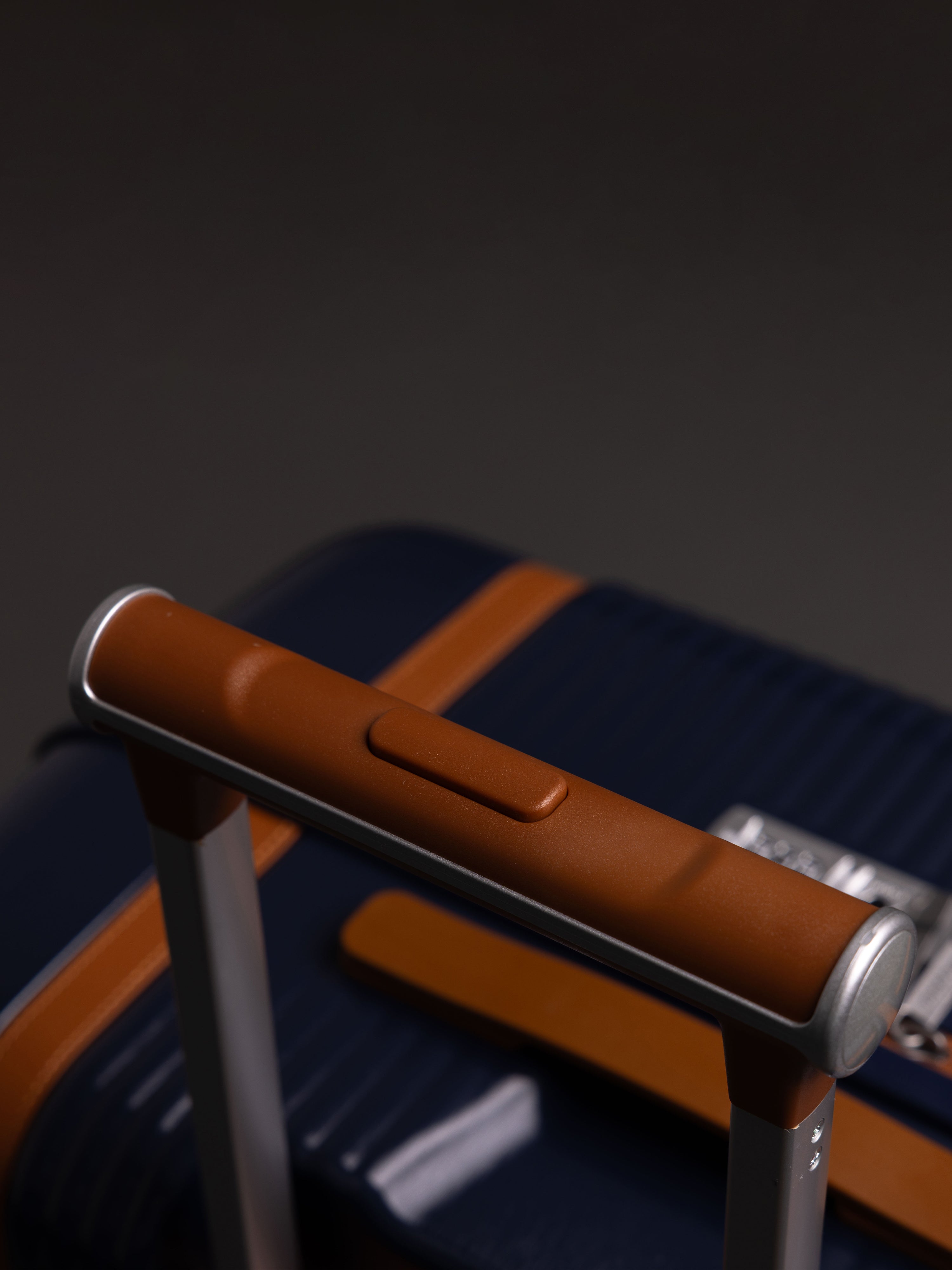 Highbury Elegance Navy TSA Hard-Shell 4-Wheel Spinner Luggage – 10 Year Warranty