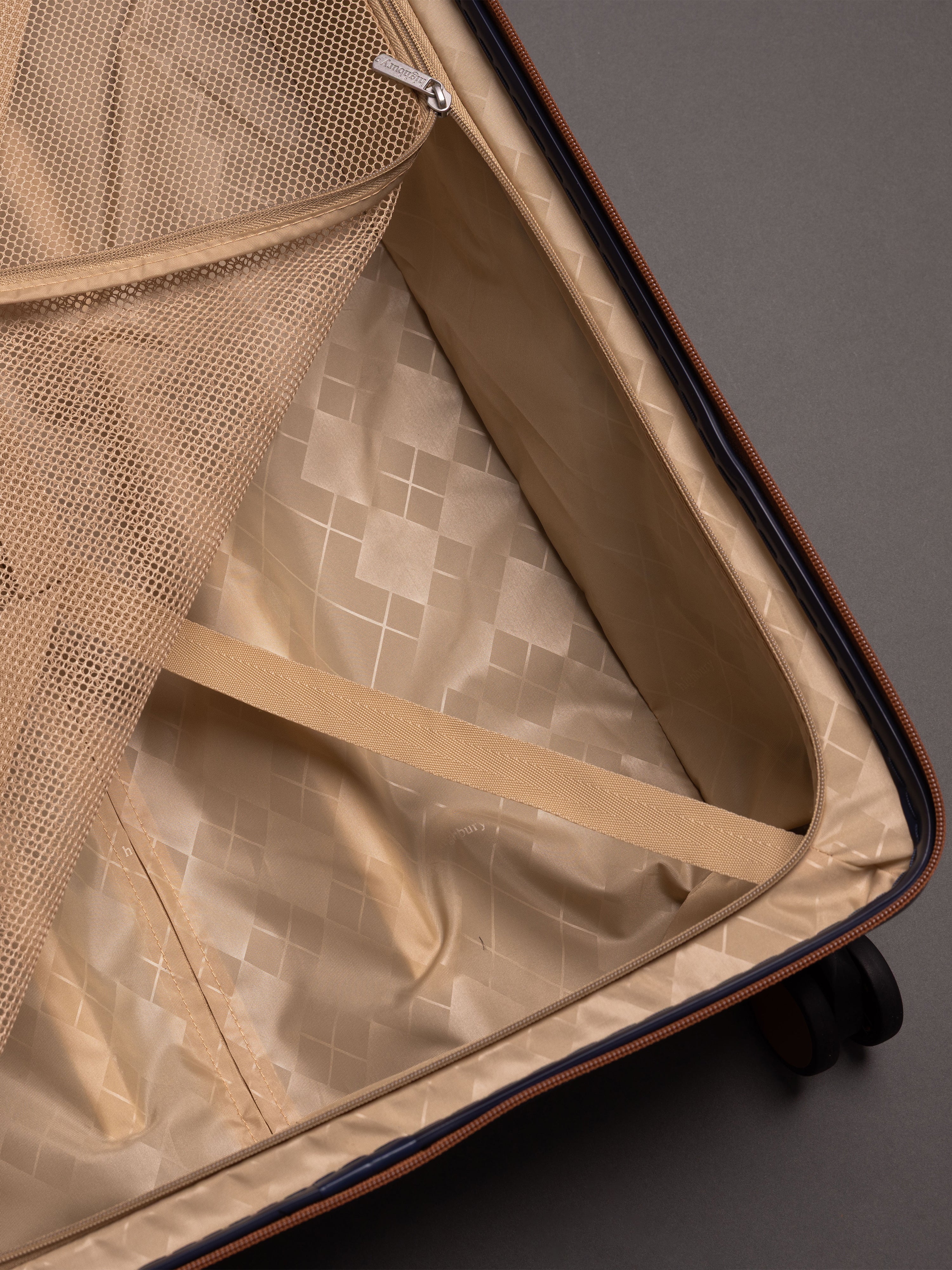 Highbury Elegance Navy TSA Hard-Shell 4-Wheel Spinner Luggage – 10 Year Warranty