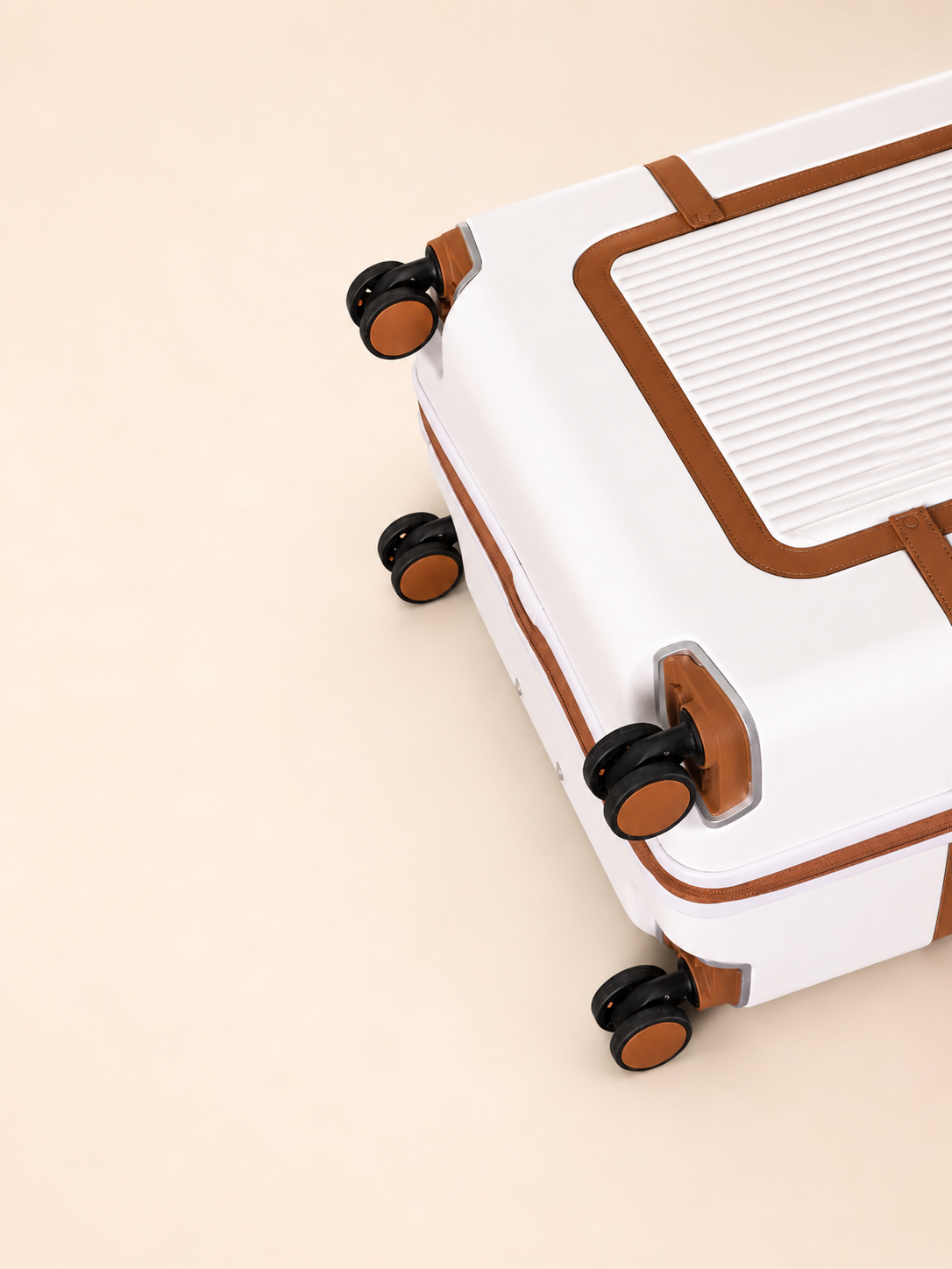 Highbury Elegance White TSA Hard-Shell 4-Wheel Spinner Luggage – 10 Year Warranty