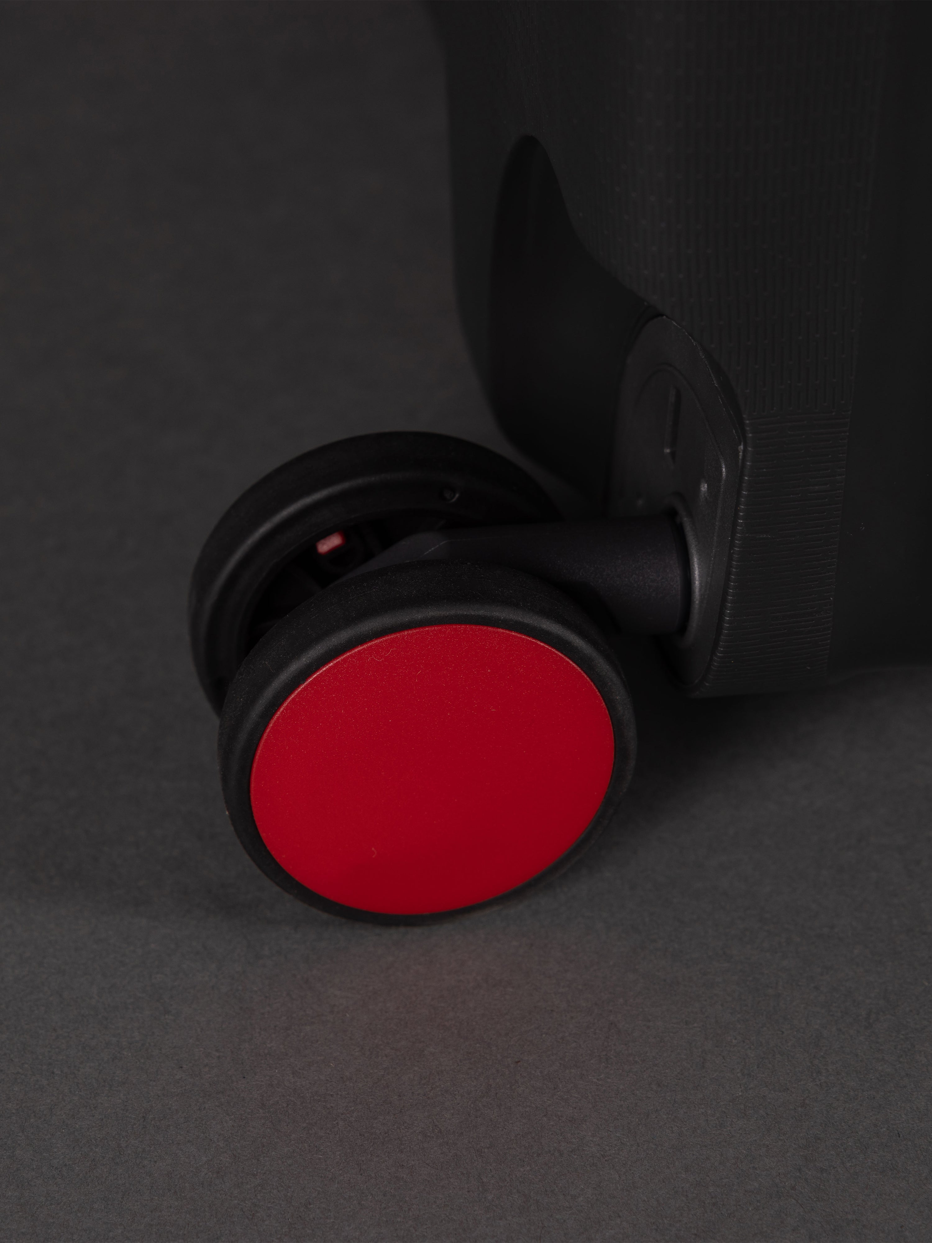 Highbury Guard Dark Grey Hard Shell Luggage – TSA Lock Suitcase with 8 Spinner Wheels (3 Piece Set or Individual Sizes, 10-Year Warranty)