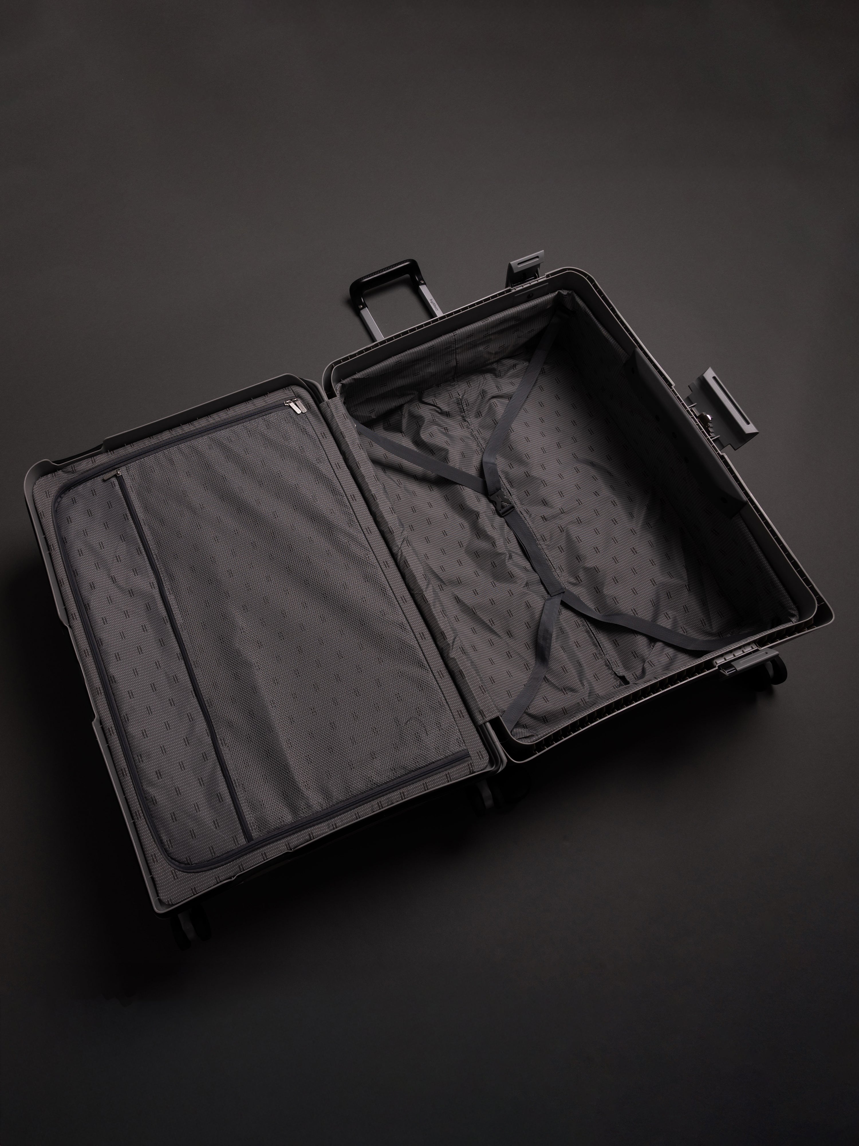 Highbury Guard Silver Hard Shell Luggage – TSA Lock Suitcase with 8 Spinner Wheels (3 Piece Set or Individual Sizes, 10-Year Warranty)