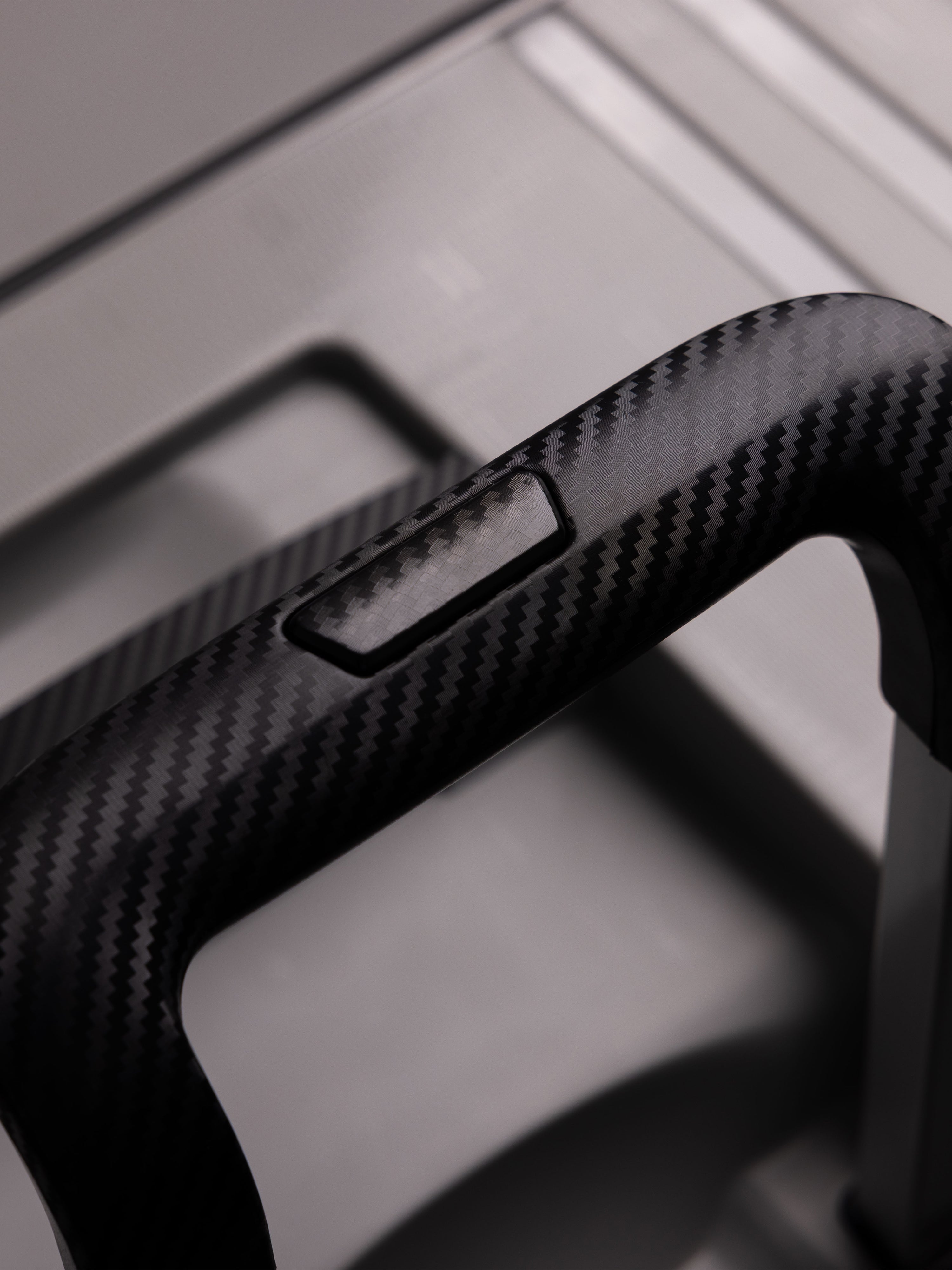 Highbury Guard Silver Hard Shell Luggage – TSA Lock Suitcase with 8 Spinner Wheels (3 Piece Set or Individual Sizes, 10-Year Warranty)