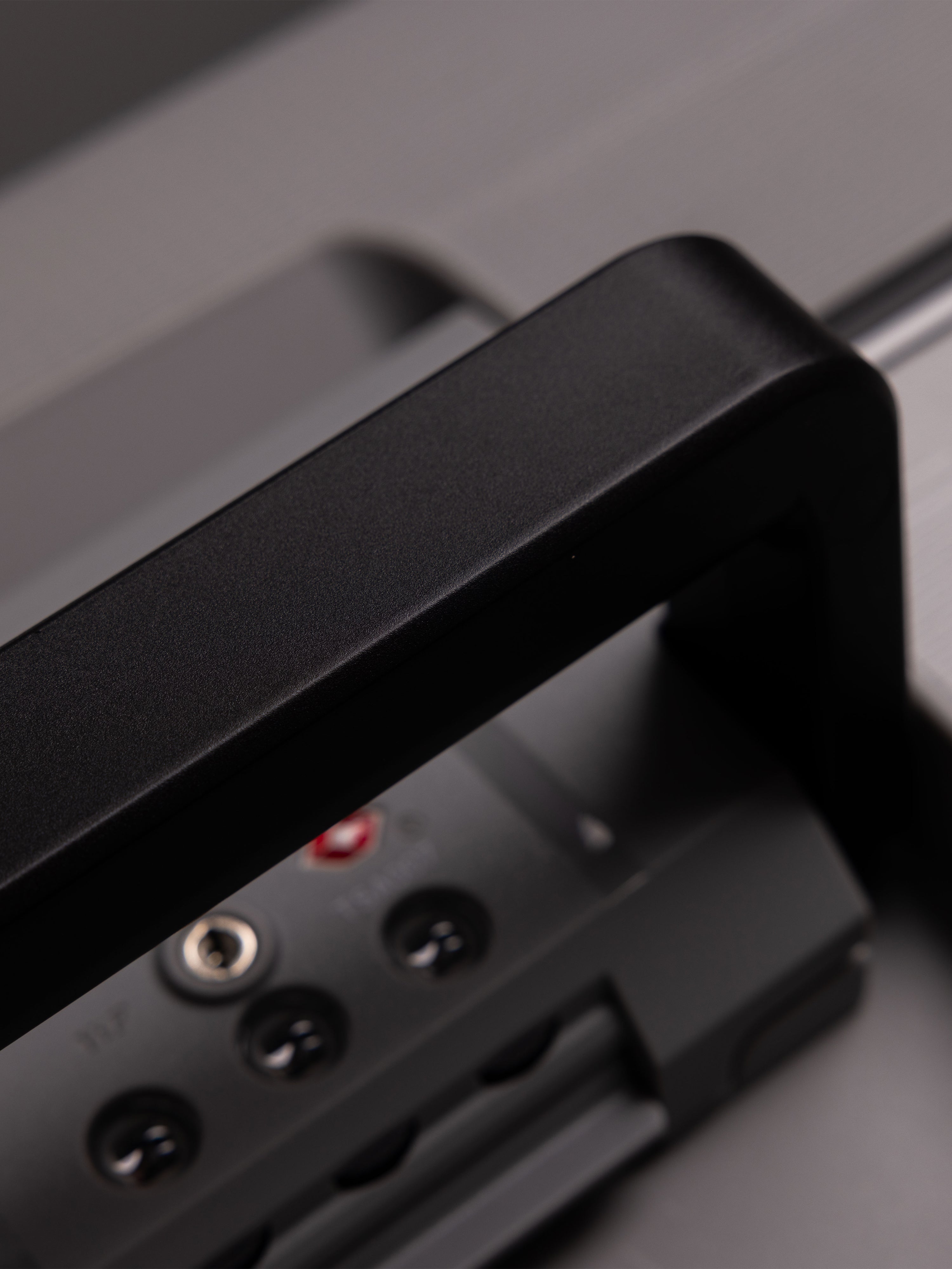 Highbury Guard Silver Hard Shell Luggage – TSA Lock Suitcase with 8 Spinner Wheels (3 Piece Set or Individual Sizes, 10-Year Warranty)