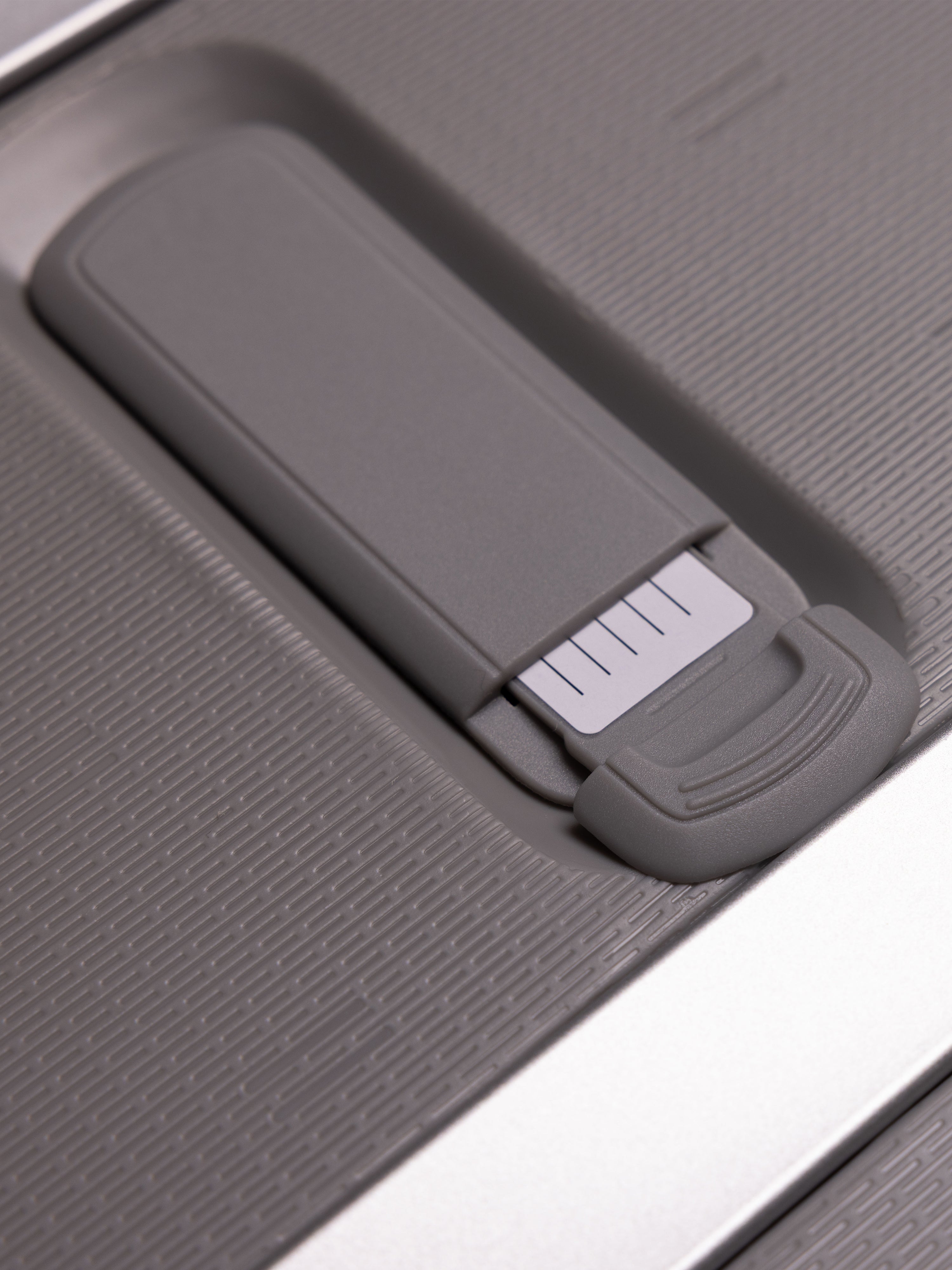 Highbury Guard Silver Hard Shell Luggage – TSA Lock Suitcase with 8 Spinner Wheels (3 Piece Set or Individual Sizes, 10-Year Warranty)