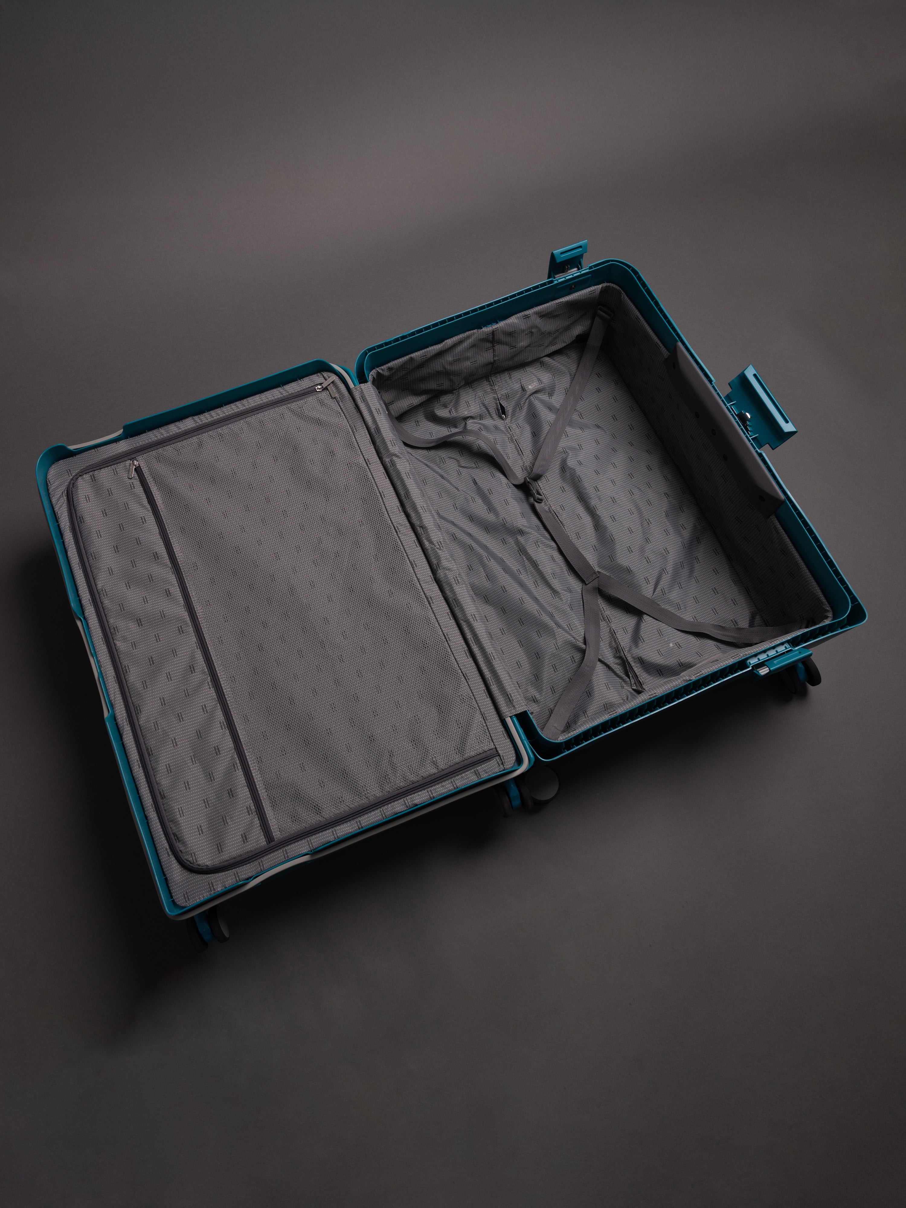 Highbury Guard Teal Hard Shell Luggage – TSA Lock Suitcase with 8 Spinner Wheels (3 Piece Set or Individual Sizes, 10-Year Warranty)