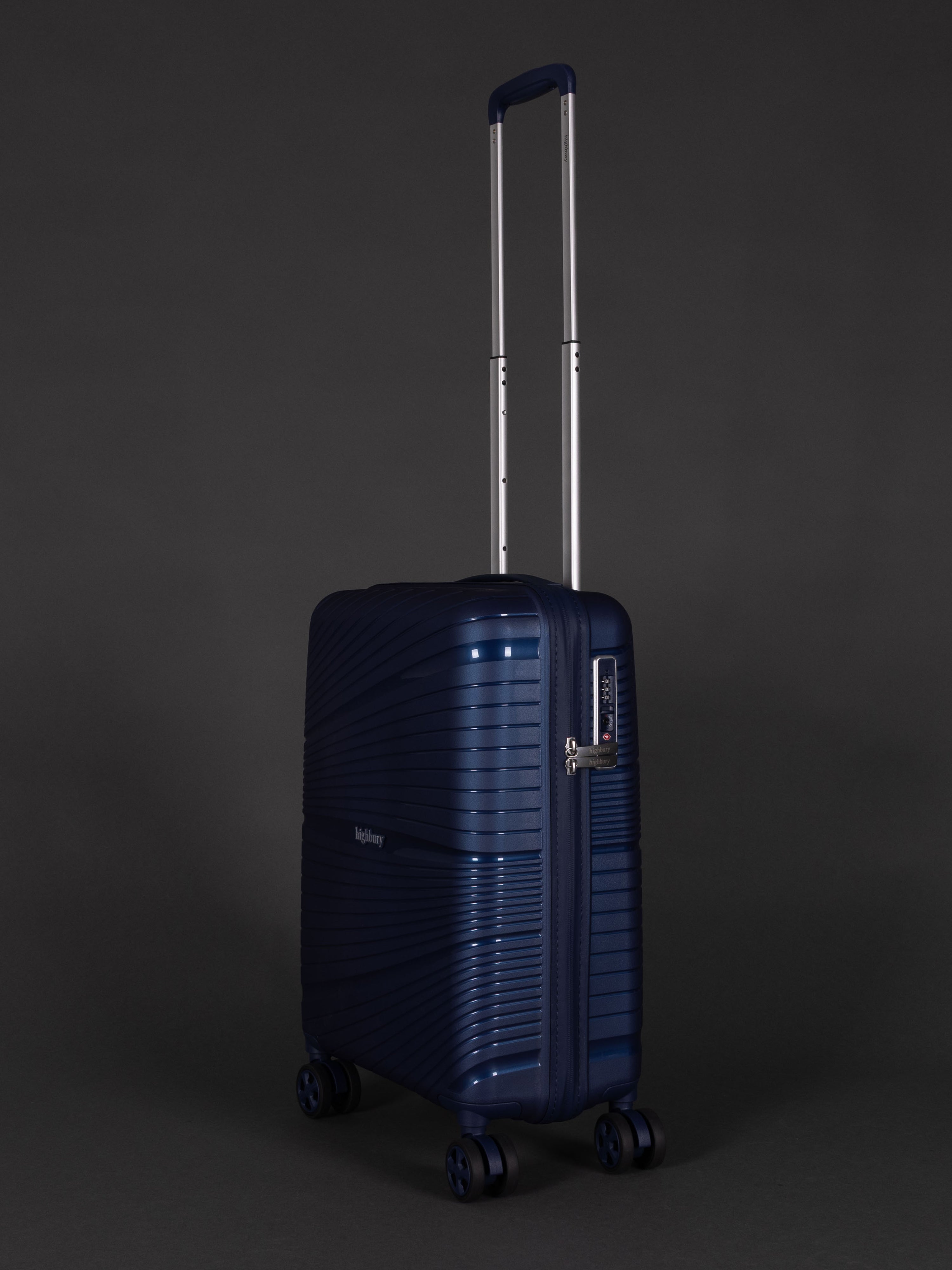 "Lightweight hard shell spinner suitcase in polypropylene"