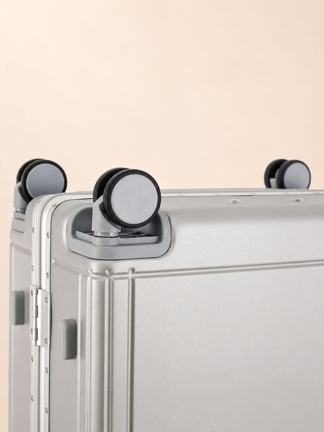 Highbury Cargo Silver Aluminium Frame Luggage Set of 3 | Zipless TSA Lock Suitcases