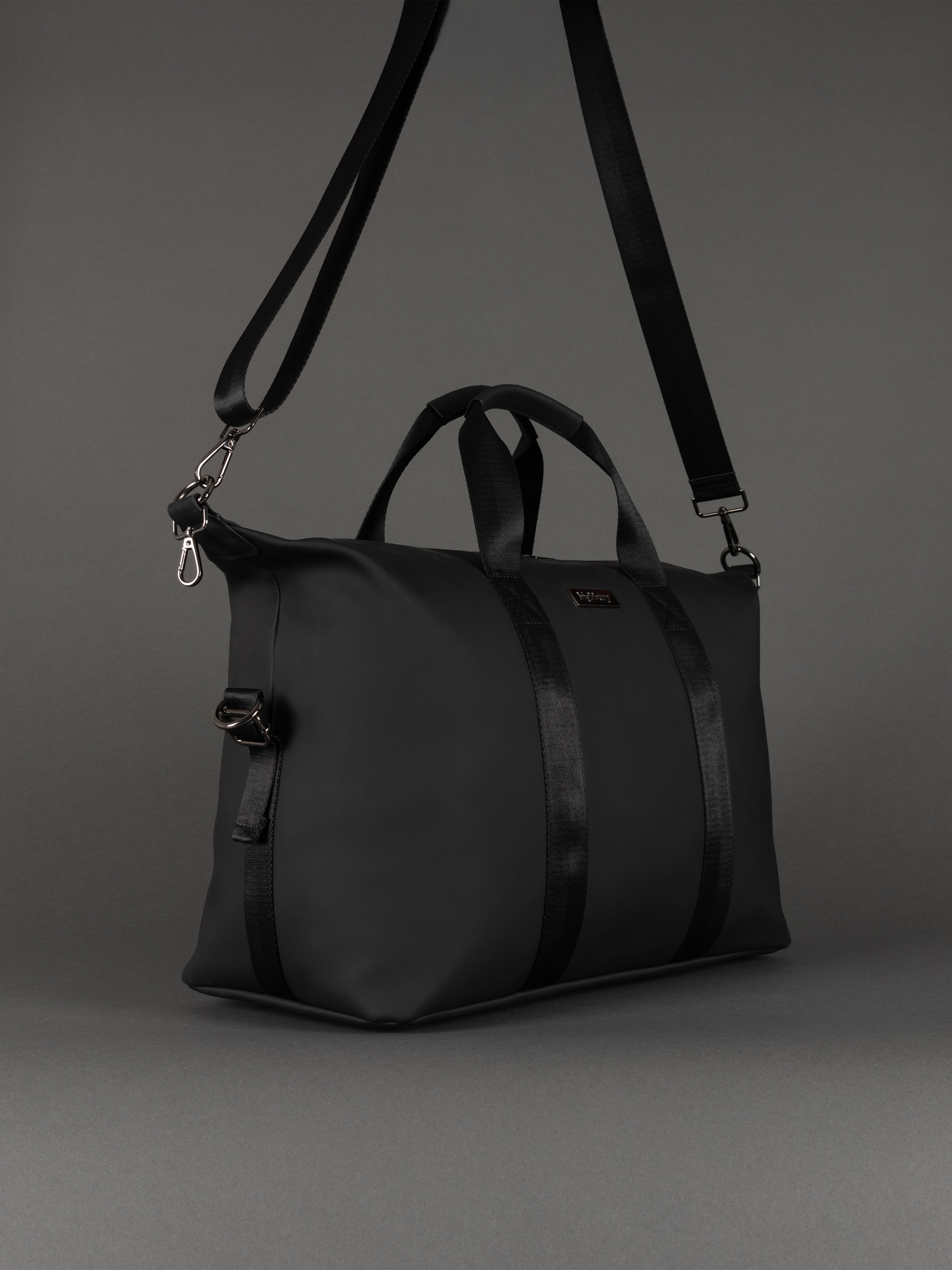 Highbury 18-Inch Spacious Travel Black Tote Bag – Cabin-Approved, Lightweight & Versatile