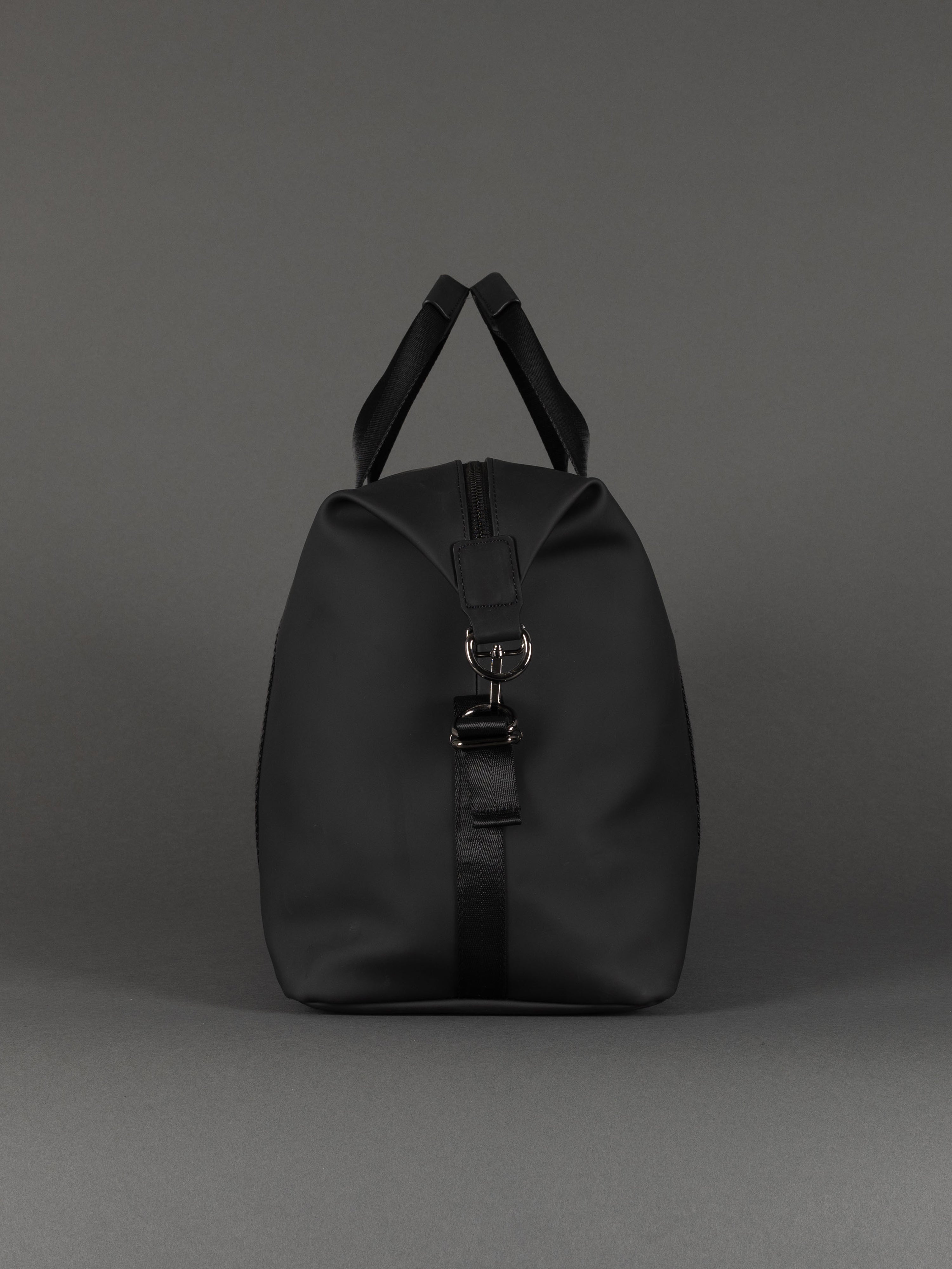 Highbury 18-Inch Spacious Travel Black Tote Bag – Cabin-Approved, Lightweight & Versatile