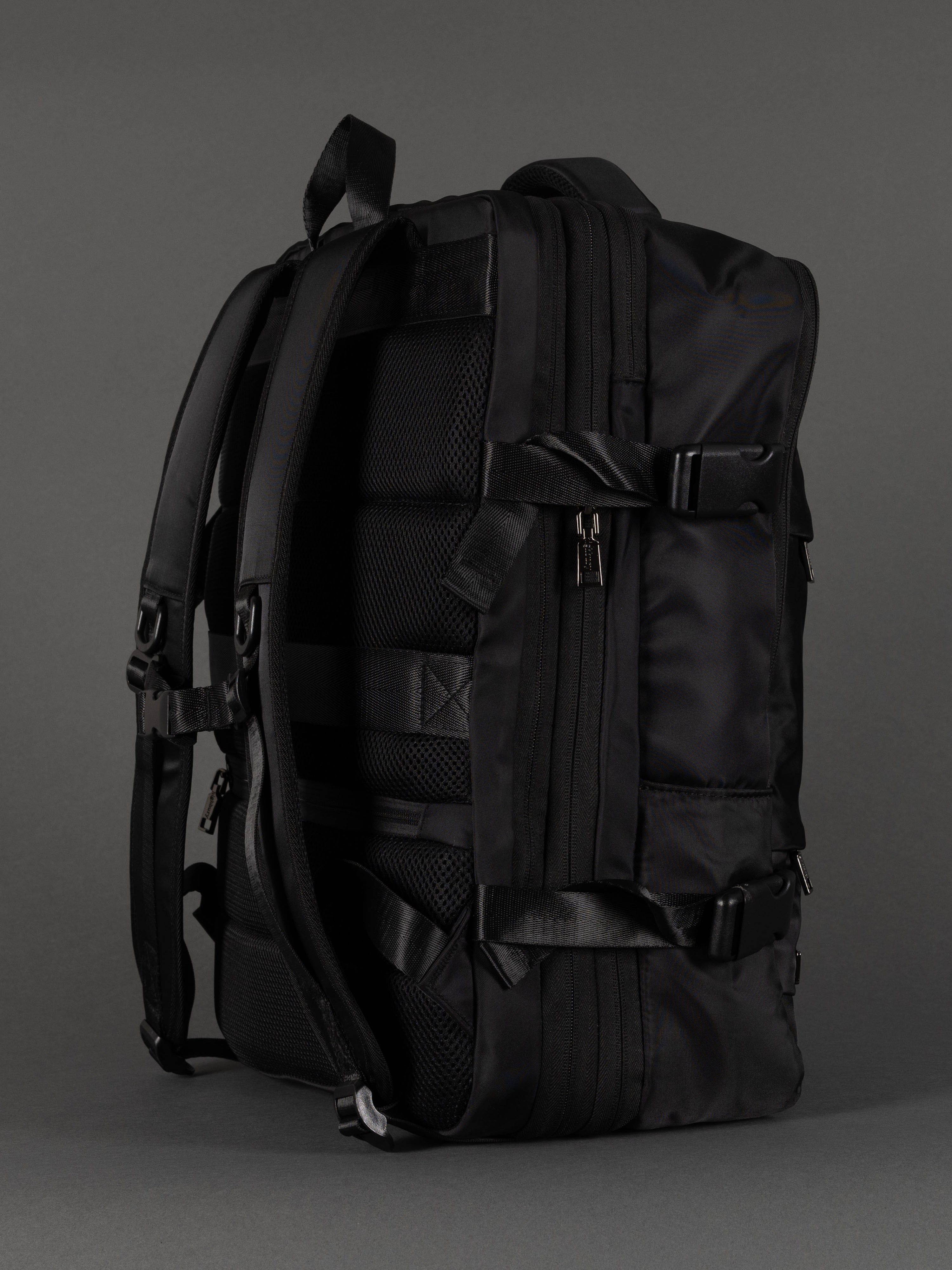 Highbury 18-Inch Black Cabin Backpack – Expandable Travel Laptop Rucksack with USB Charging Port