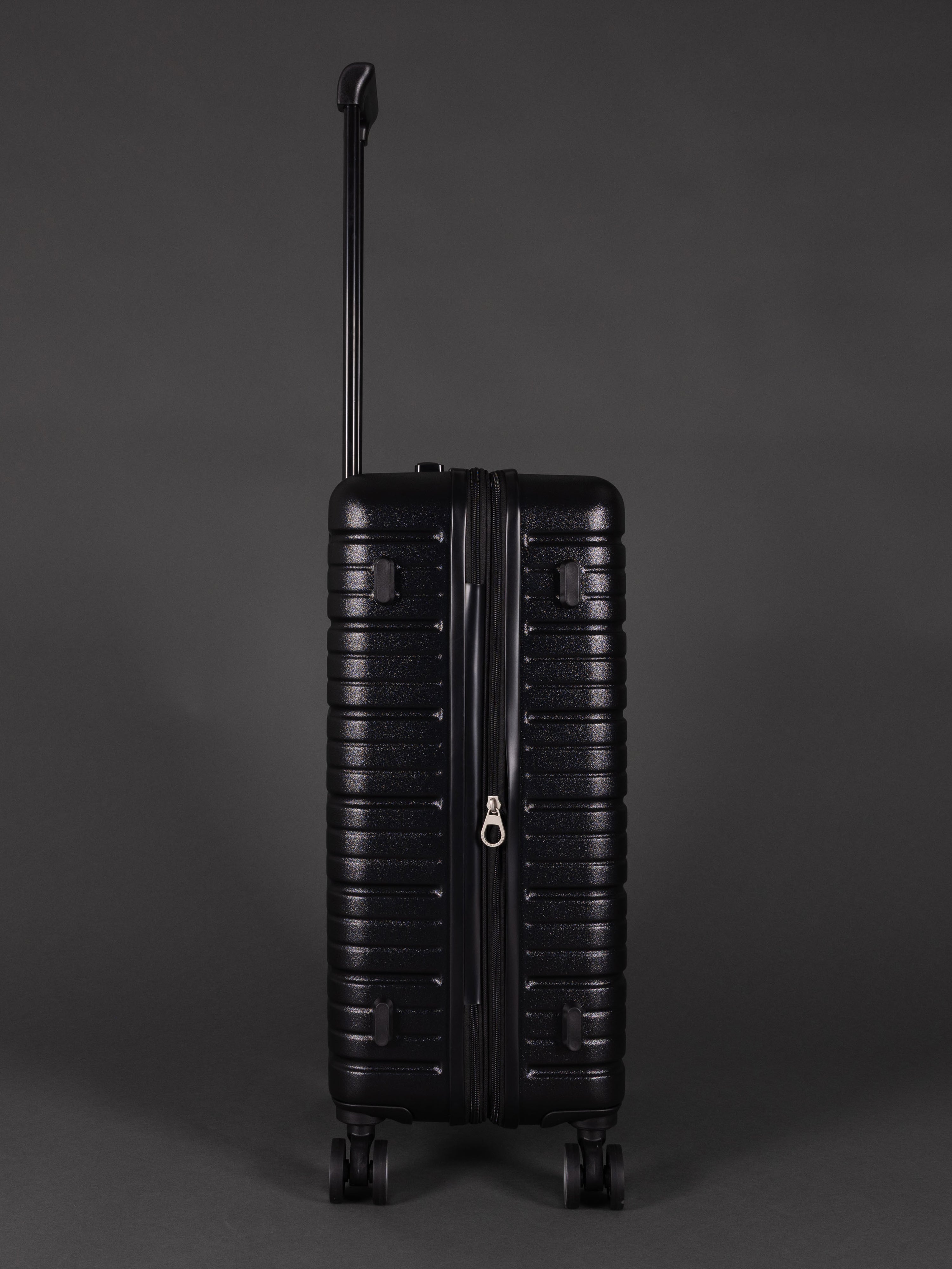 BEOW 3 Piece Black Luggage Set – 20", 24" & 28" Suitcases with Expandable Hard Shell, Spinner Wheels & TSA Locks