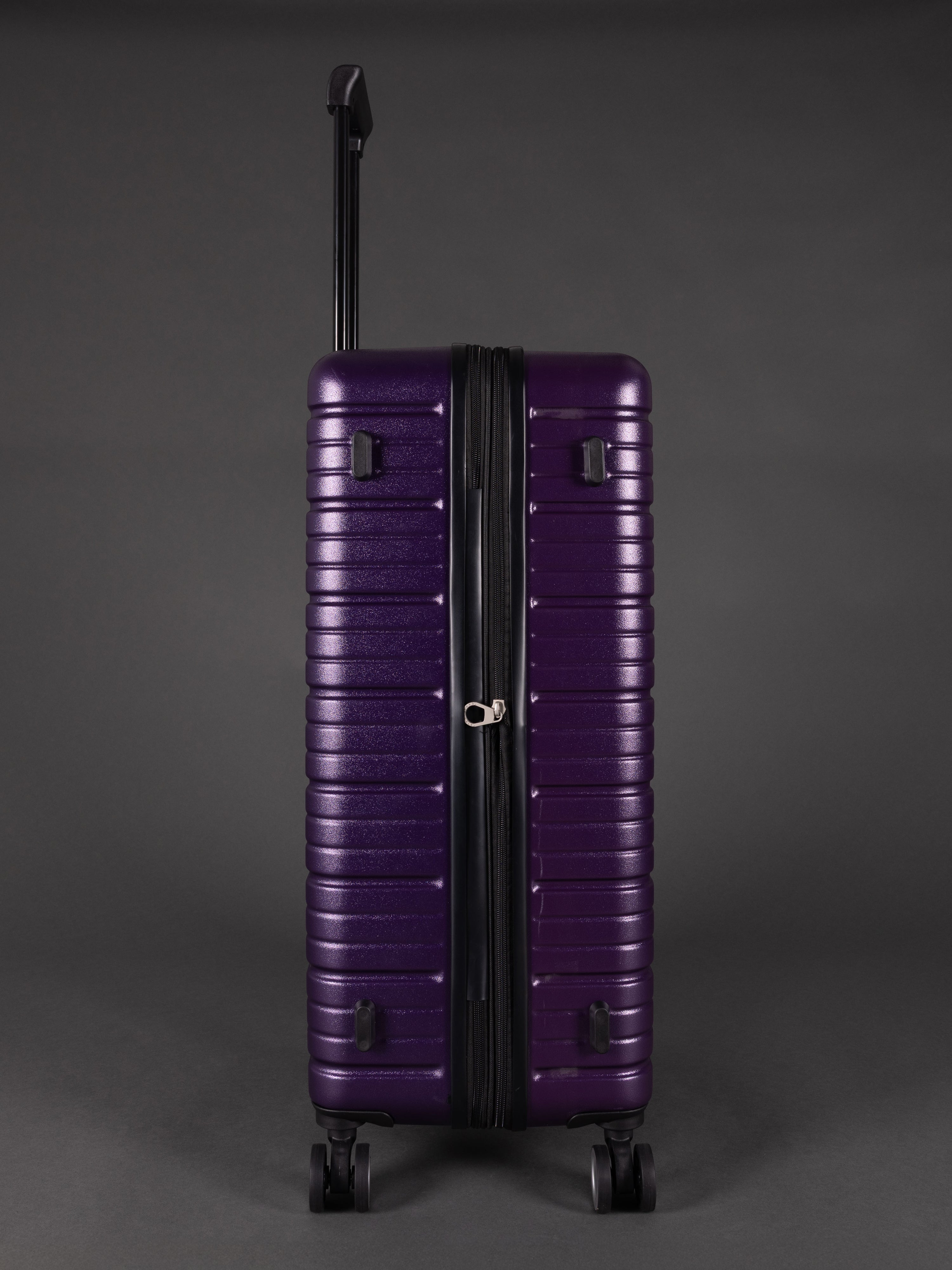 “Side view of expandable BEOW luggage showing 20% additional storage capacity”