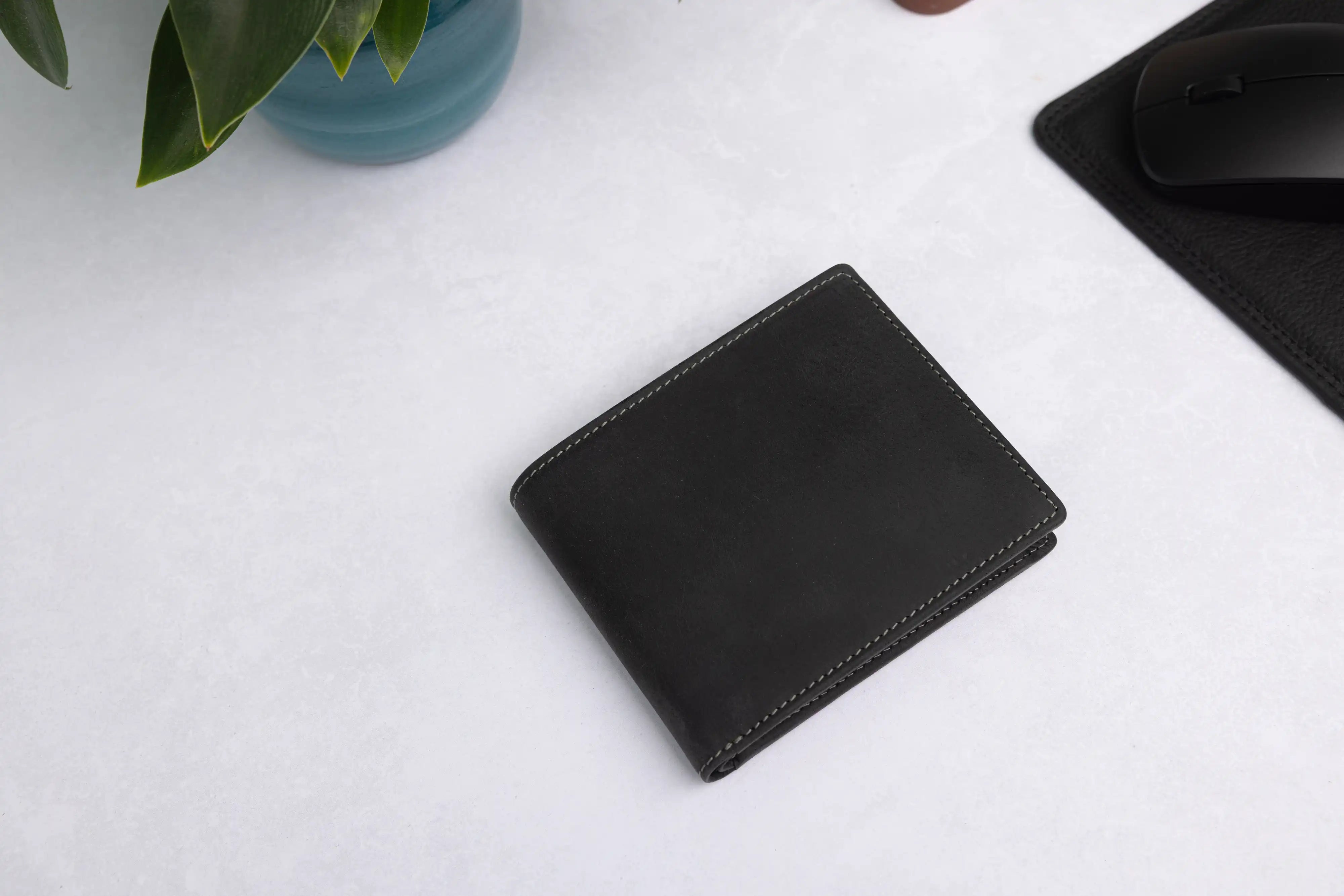 Personalised Black Hunter Leather Wallet – Bifold with Zip Coin Pocket & RFID Protection