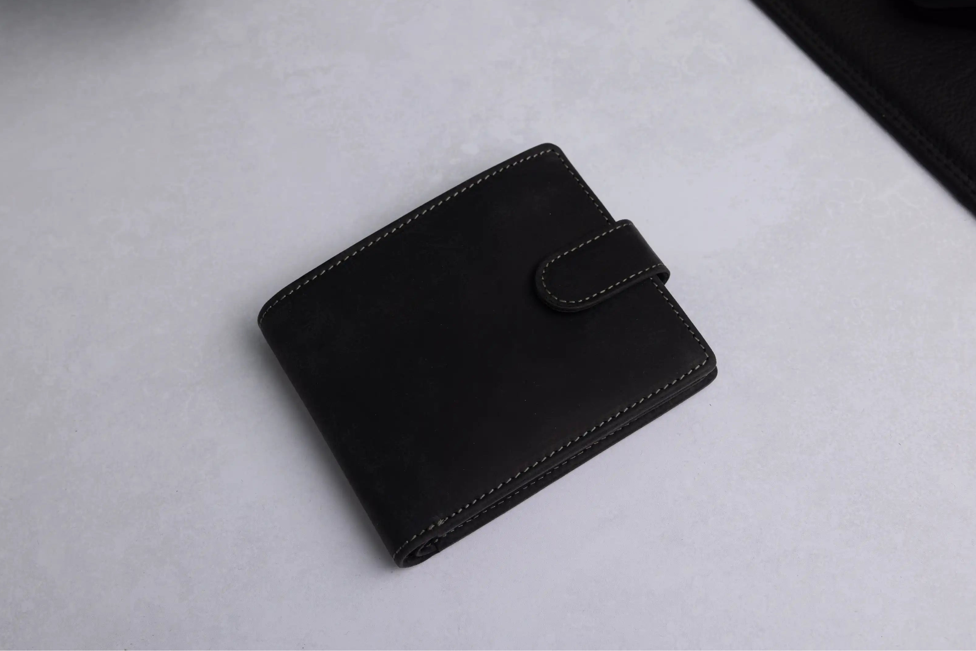 Personalised Black Hunter Leather Wallet – Bifold with Card Holder Slots & RFID Protection