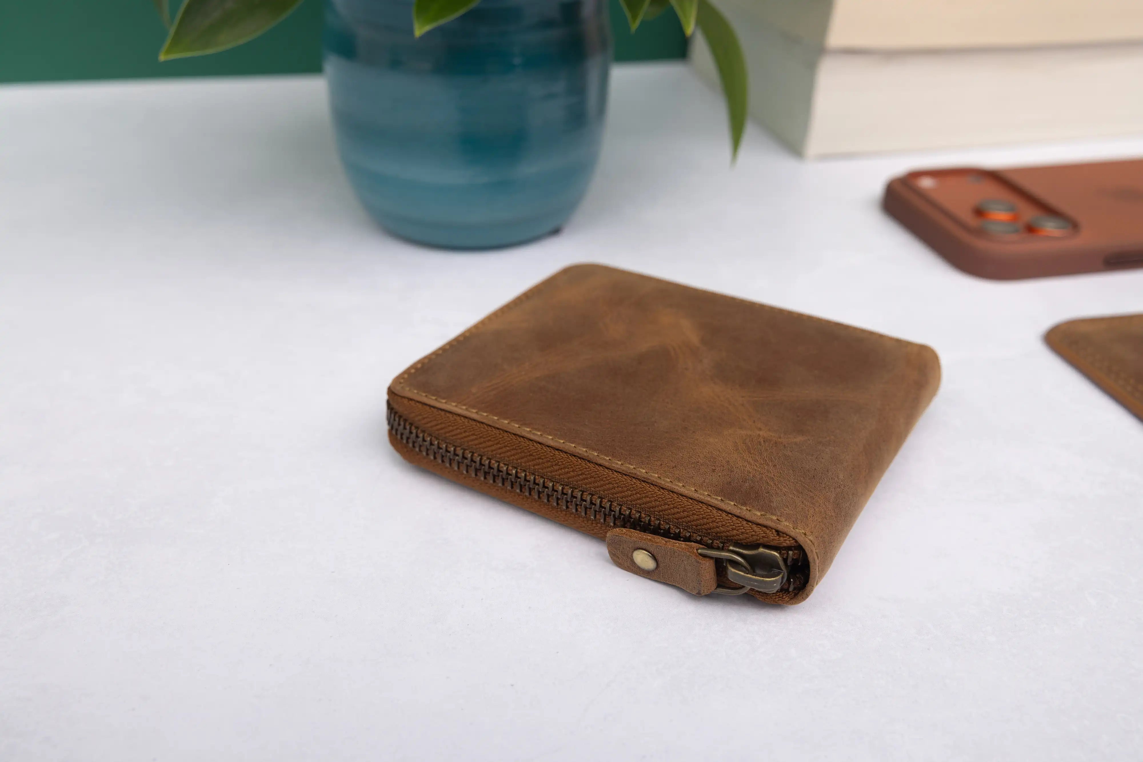 Personalised Rustic Brown Leather Wallet – Bifold Zip-Around RFID Wallet