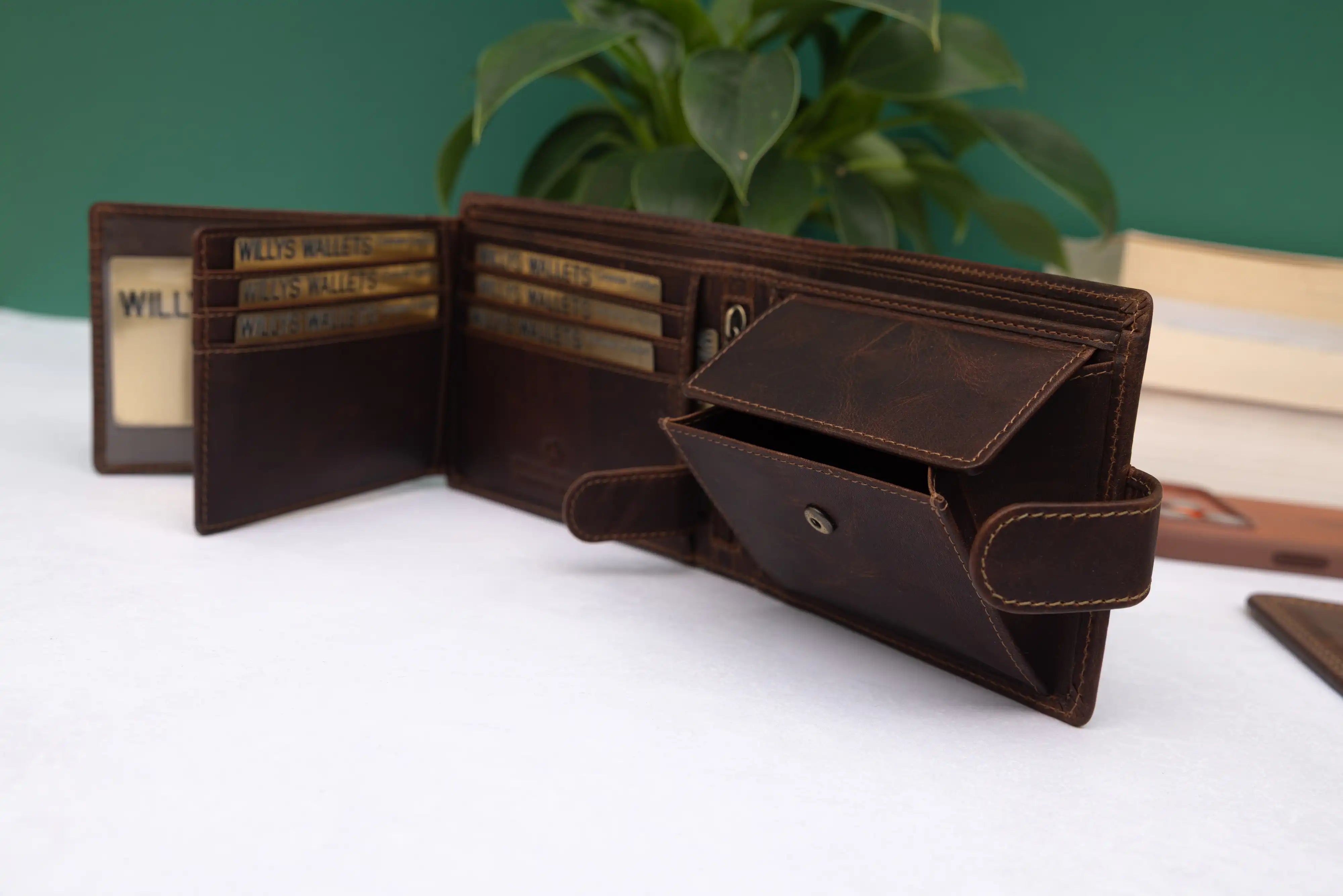 Personalised High-Capacity Brown Hunter Leather Wallet – Bifold RFID Wallet for Men