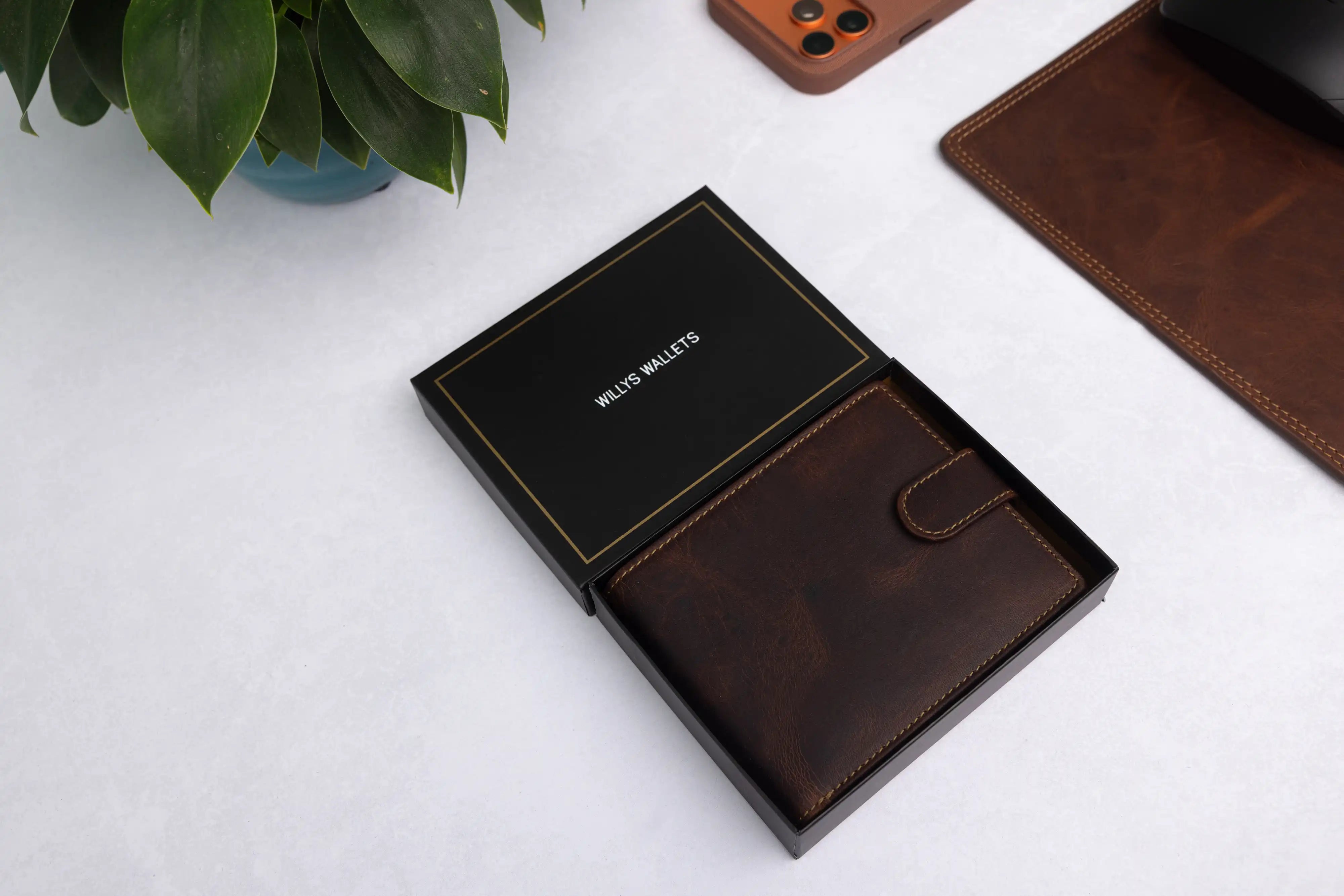 Personalised High-Capacity Brown Hunter Leather Wallet – Bifold RFID Wallet for Men