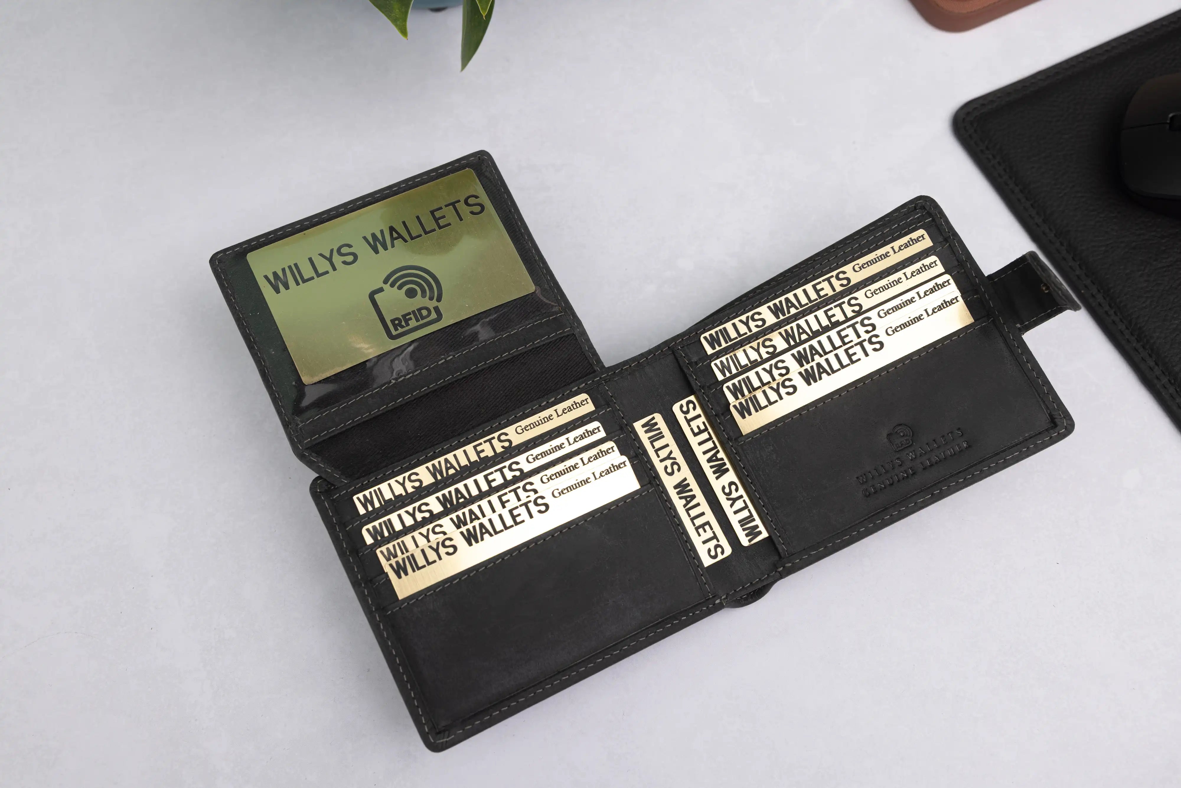 Personalised Black Hunter Leather Wallet – Bifold with Card Holder Slots & RFID Protection