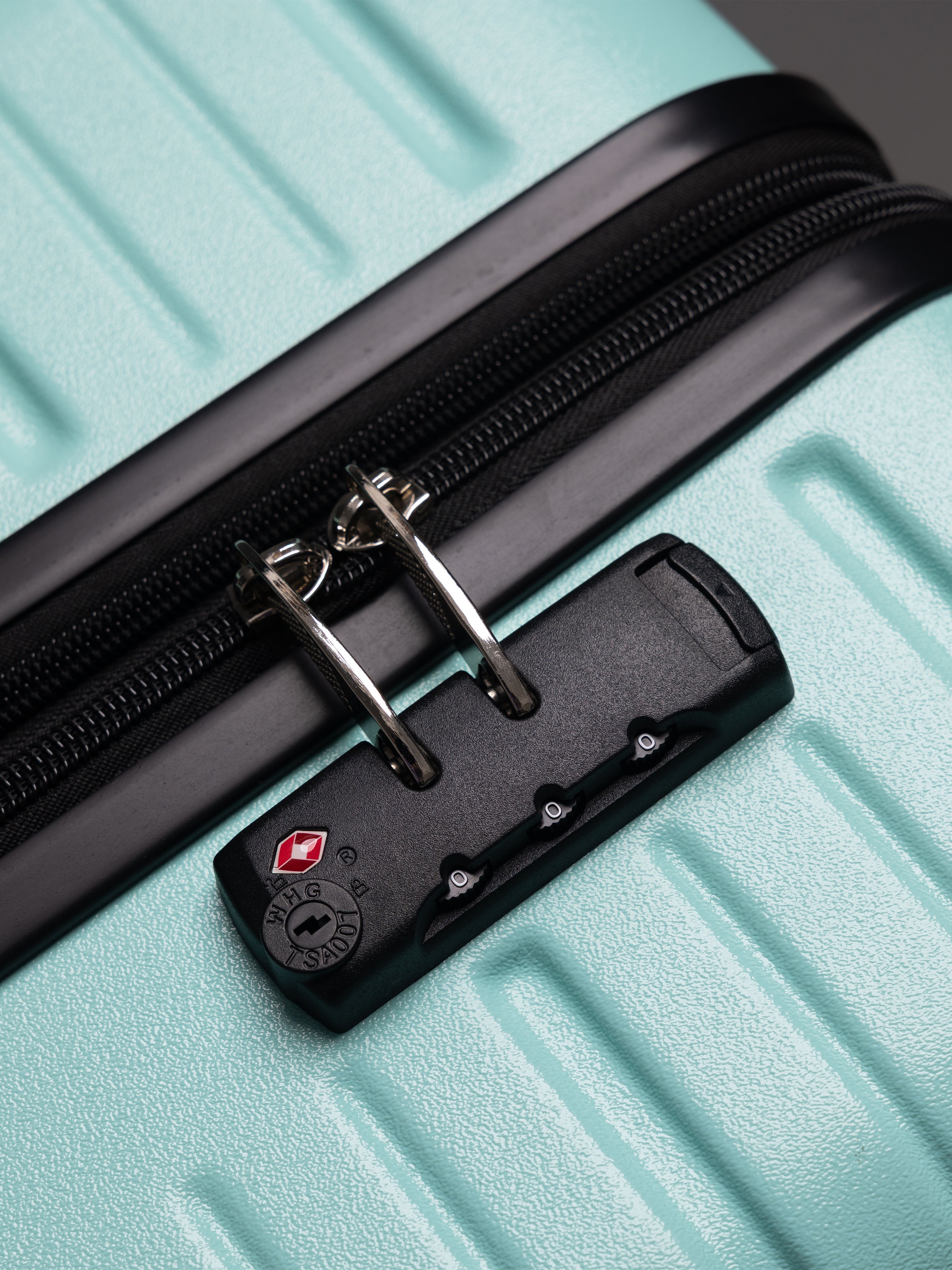 “Close-up of TSA lock on BEOW 3 piece luggage set for secure international travel”