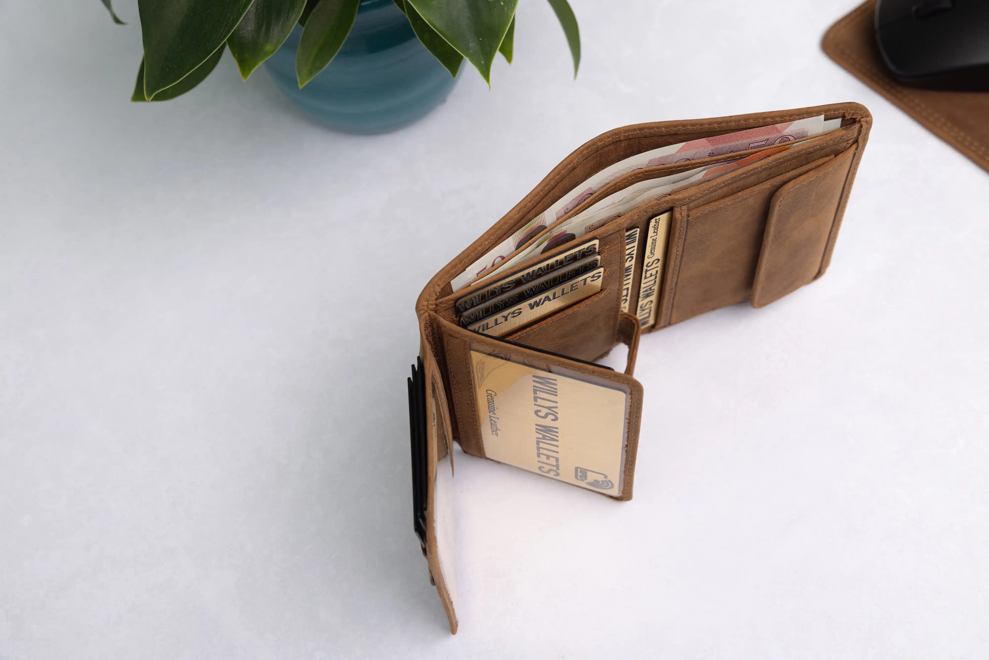 Personalised Rustic Brown Leather Wallet – Trifold RFID Wallet for Men