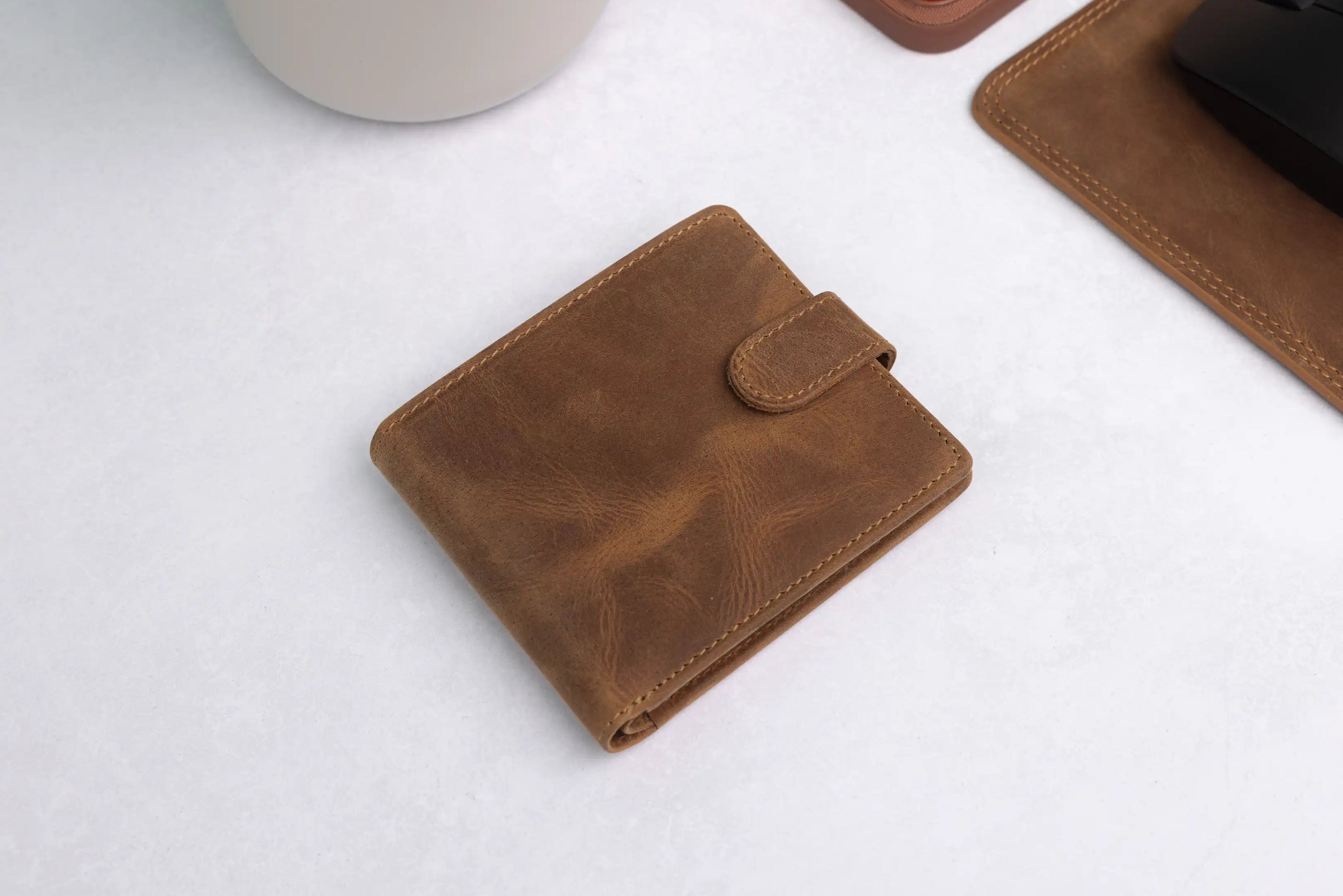 Personalised Rustic Brown Leather Wallet – Bifold with Coin Pocket & RFID Protection