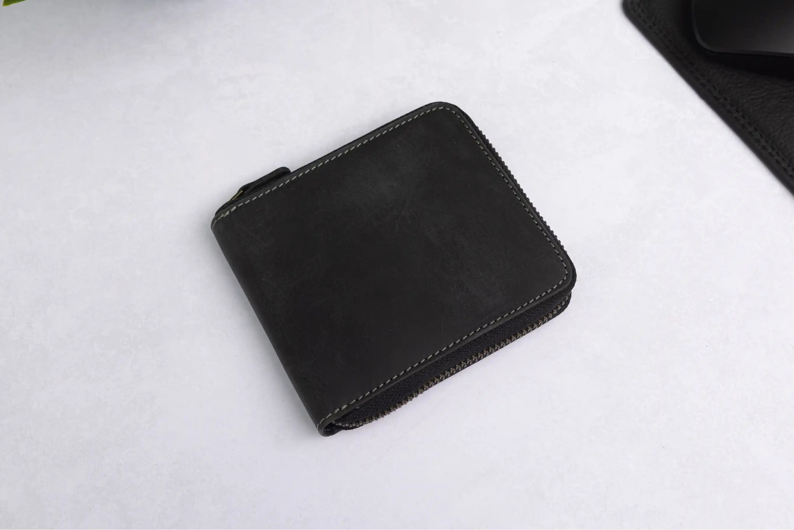 Personalised Black Hunter Leather Wallet – Bifold Zip-Around RFID Wallet