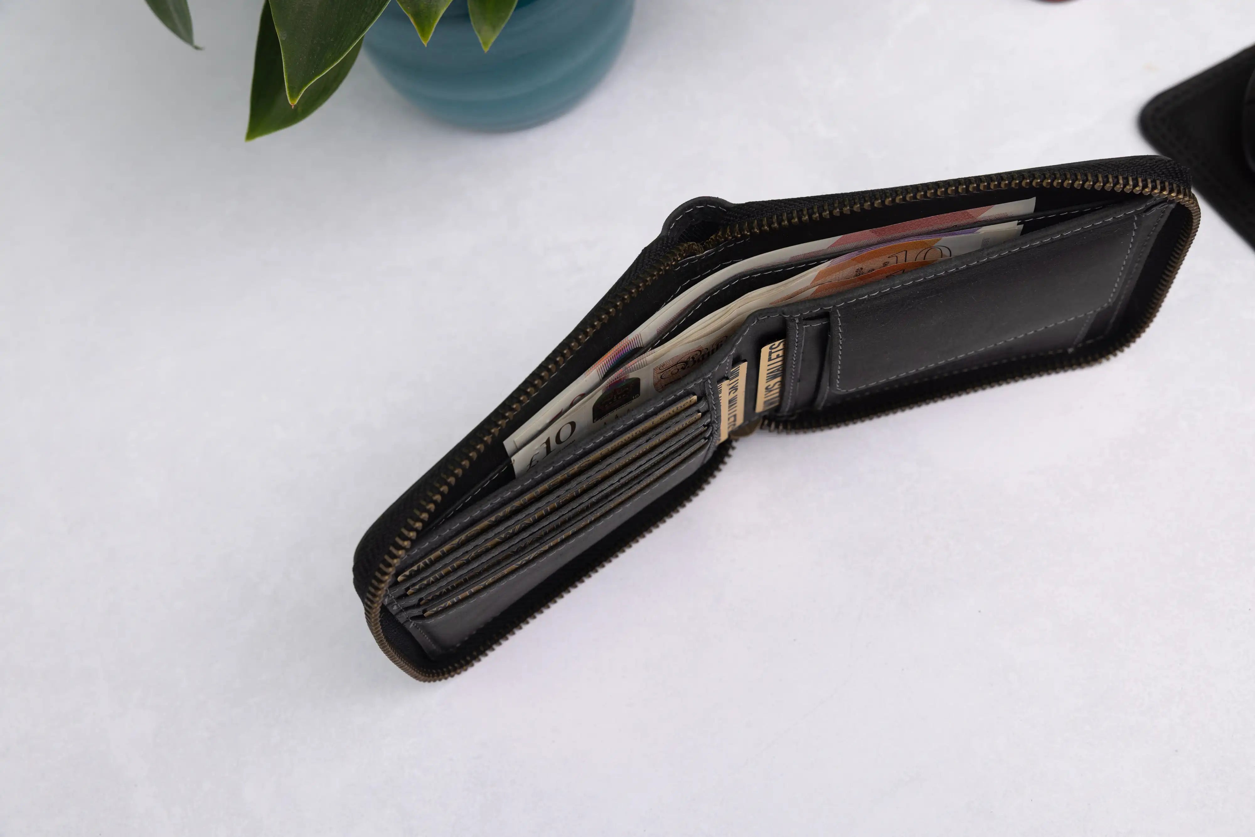 Personalised Black Hunter Leather Wallet – Bifold Zip-Around RFID Wallet