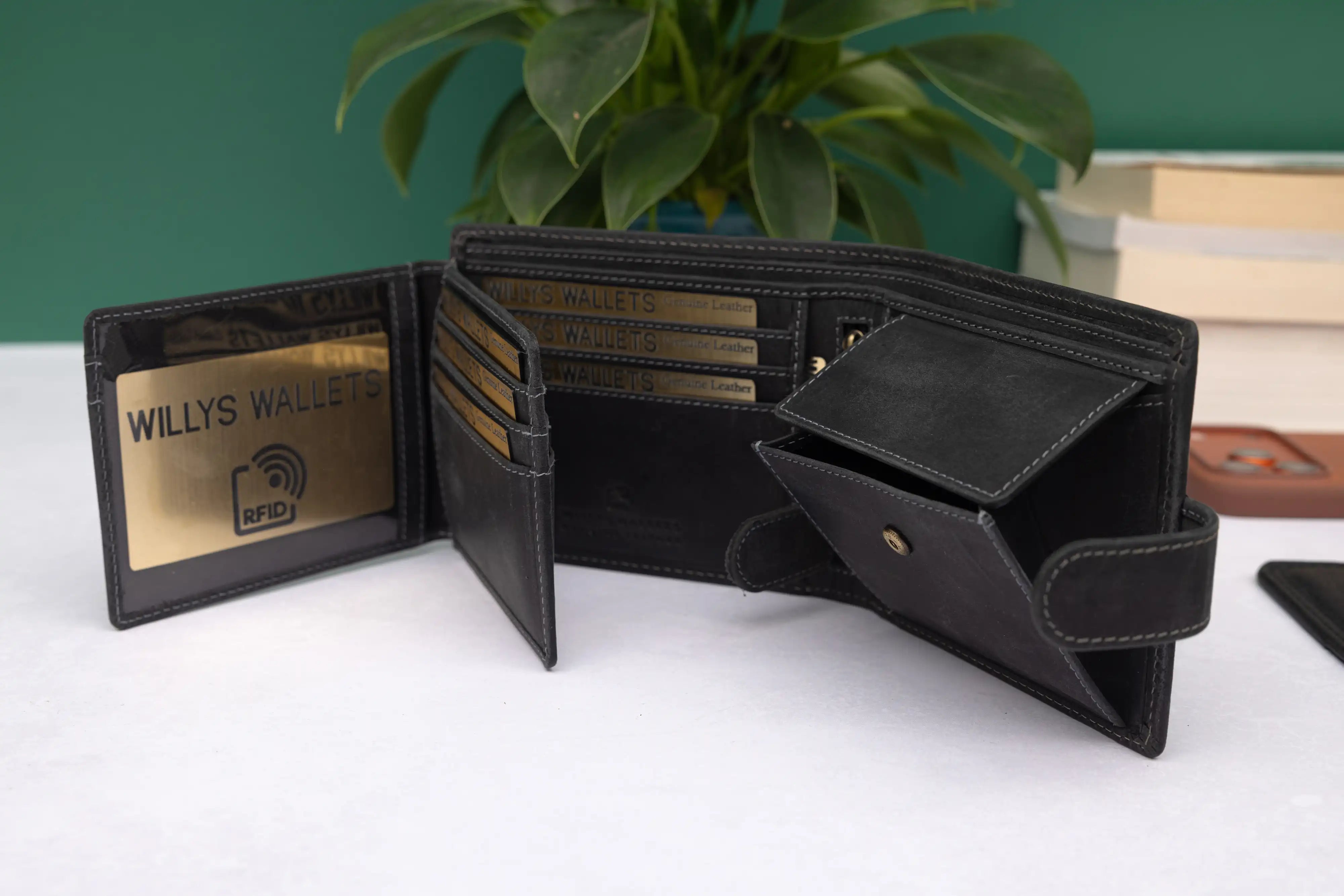 Personalised High-Capacity Black Hunter Leather Wallet – Bifold RFID Wallet for Men