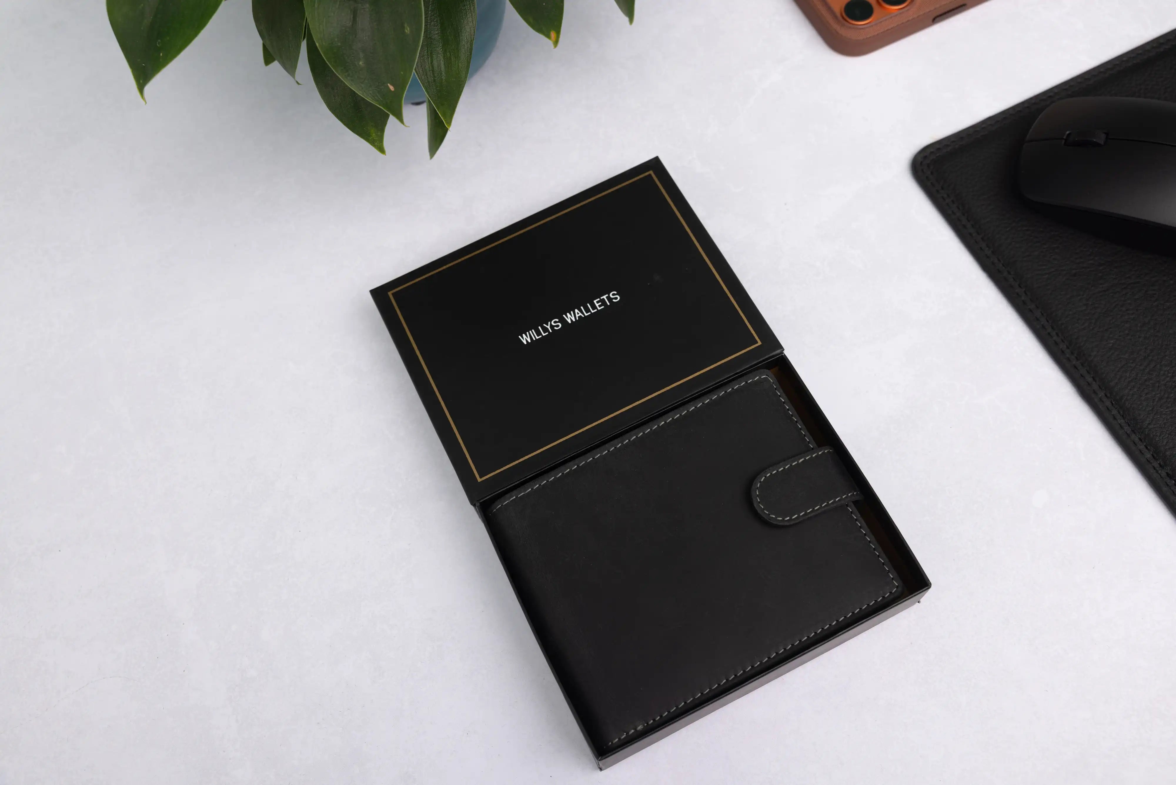 Personalised High-Capacity Black Hunter Leather Wallet – Bifold RFID Wallet for Men