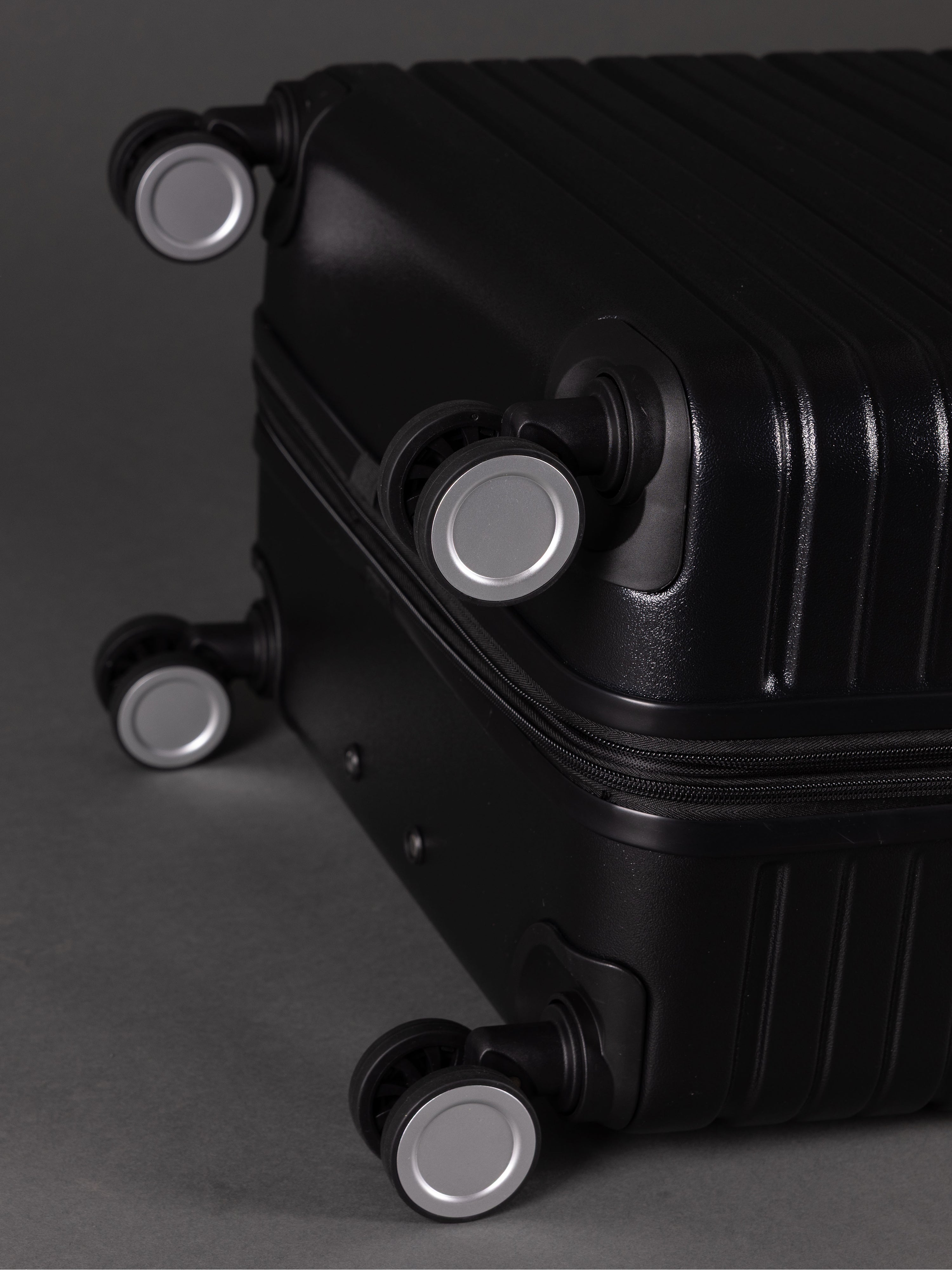 BEOW 3 Piece Black Luggage Set – 20", 24" & 28" Suitcases with Expandable Hard Shell, Spinner Wheels & TSA Locks