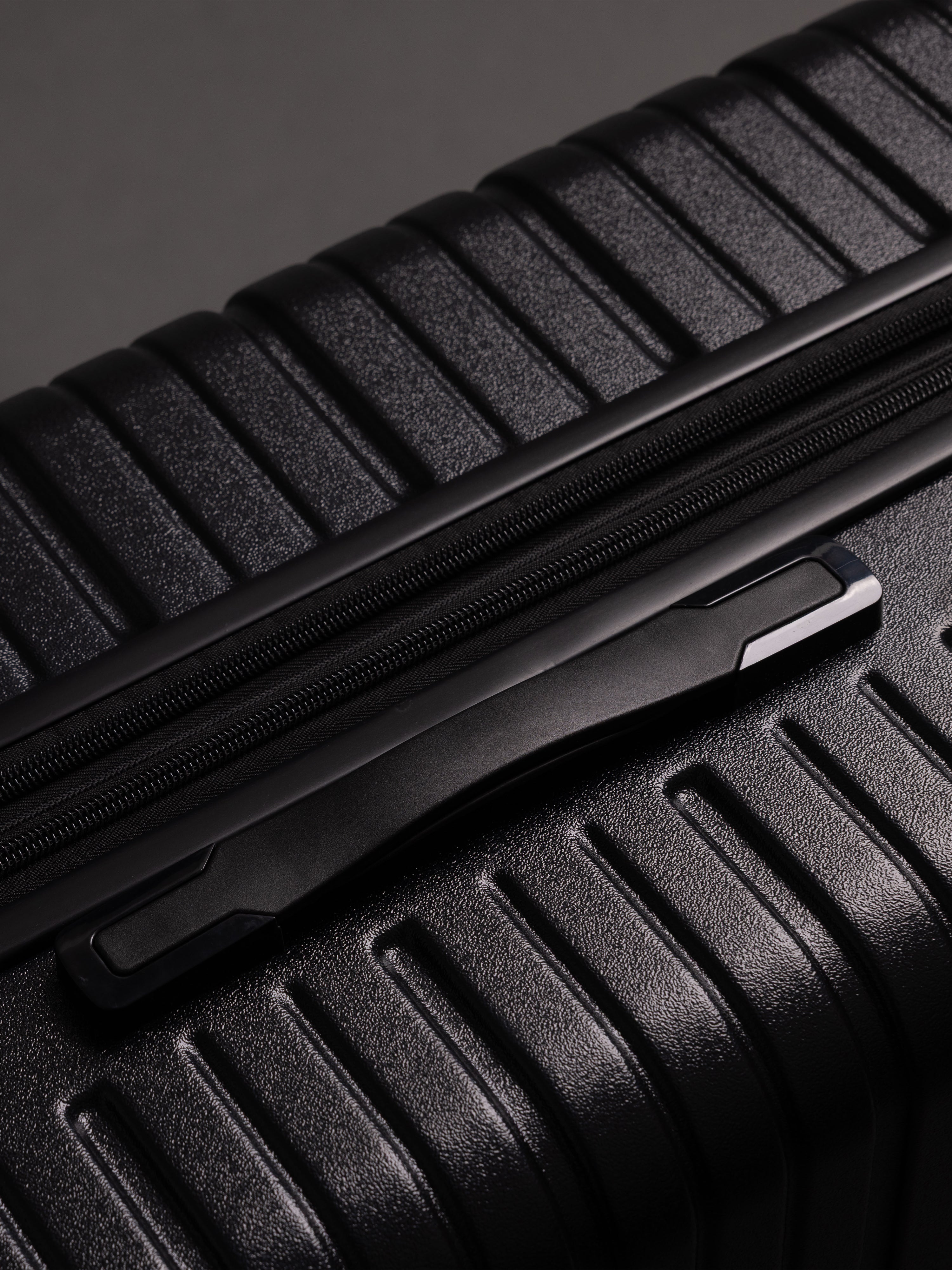 BEOW 3 Piece Black Luggage Set – 20", 24" & 28" Suitcases with Expandable Hard Shell, Spinner Wheels & TSA Locks