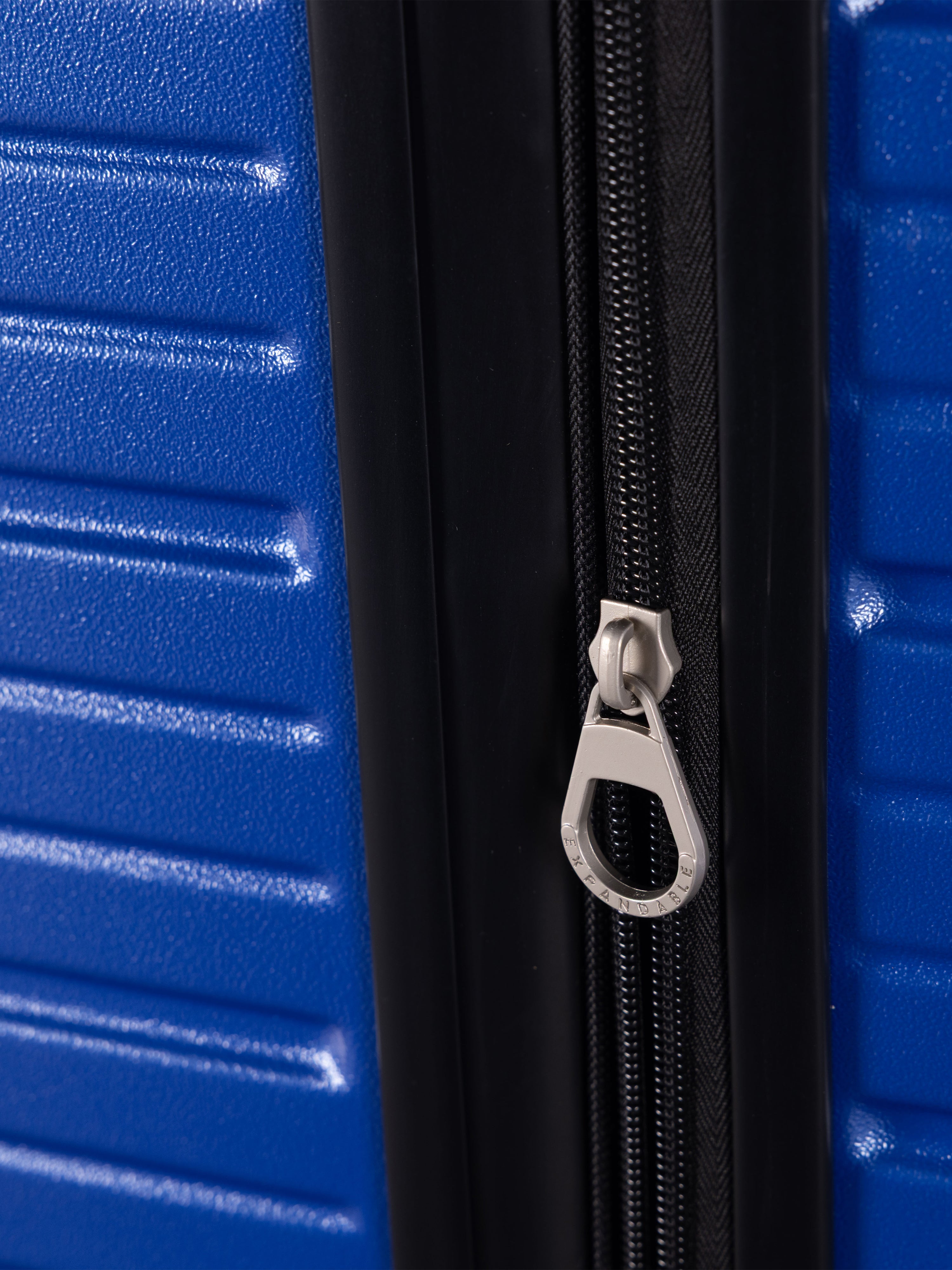 “Side view of expandable BEOW luggage showing 20% additional storage capacity”