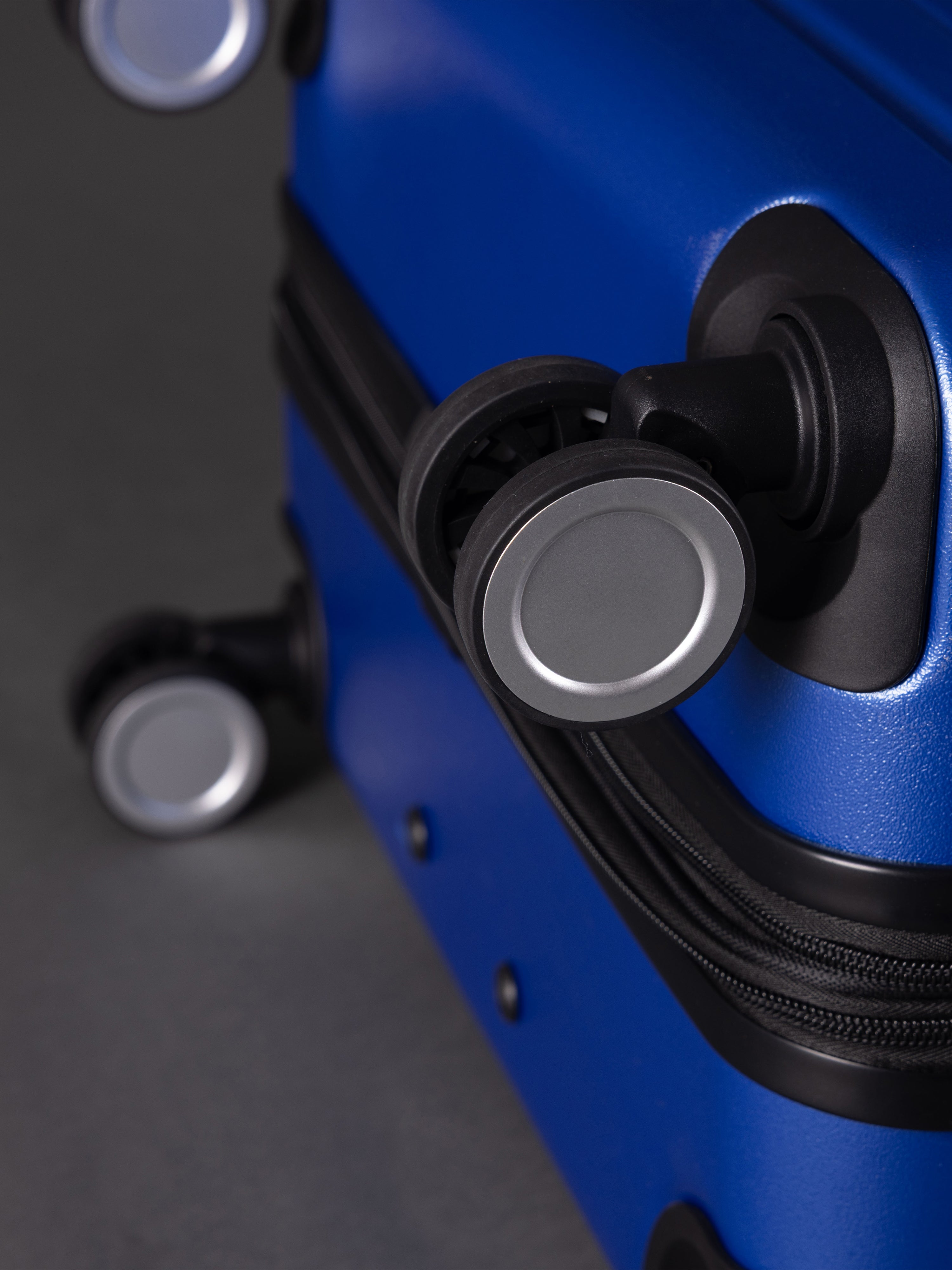 BEOW 3 Piece Blue Luggage Set – 20", 24" & 28" Suitcases with Expandable Hard Shell, Spinner Wheels & TSA Locks