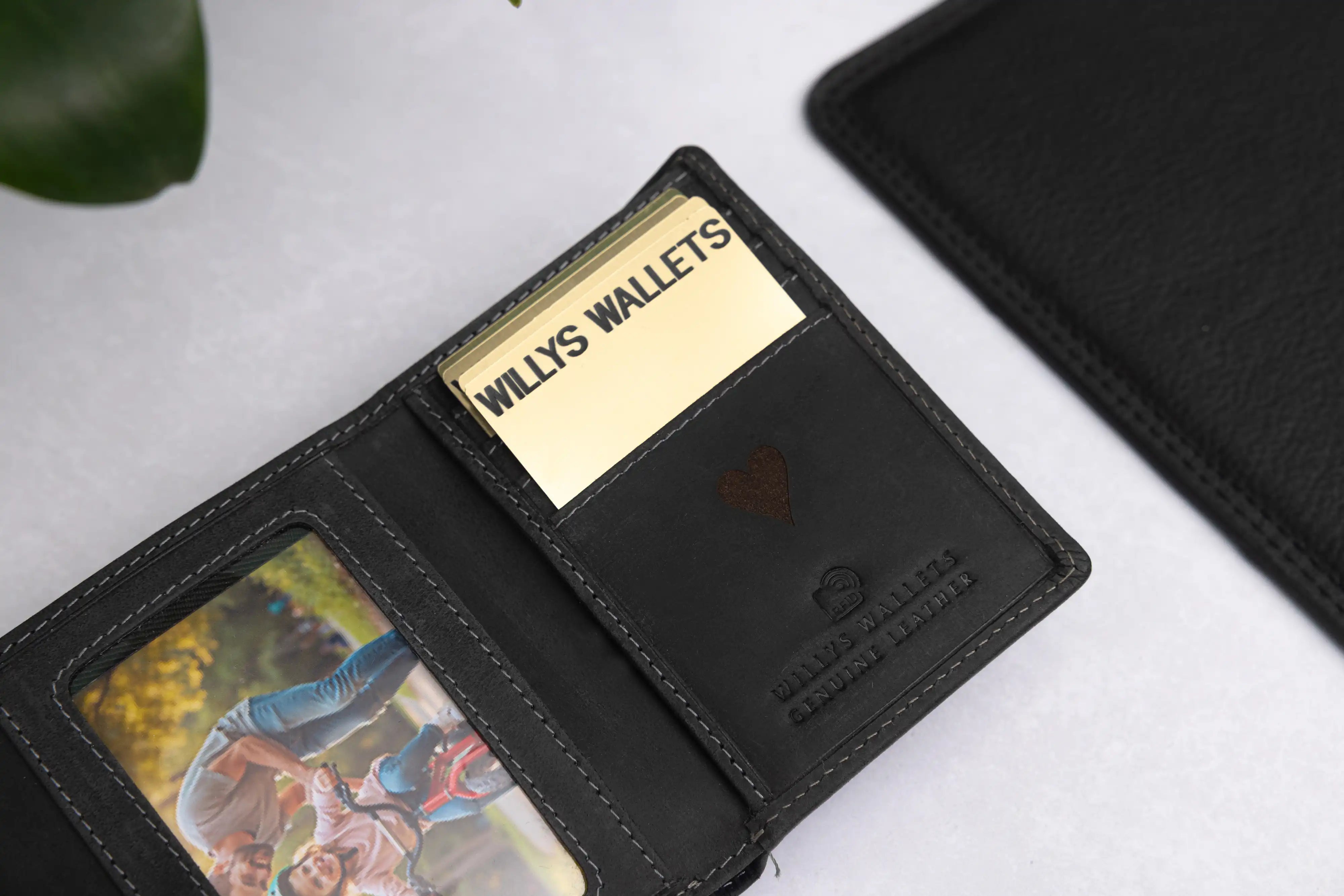 Personalised Black Hunter Leather Wallet – Trifold RFID Wallet for Men
