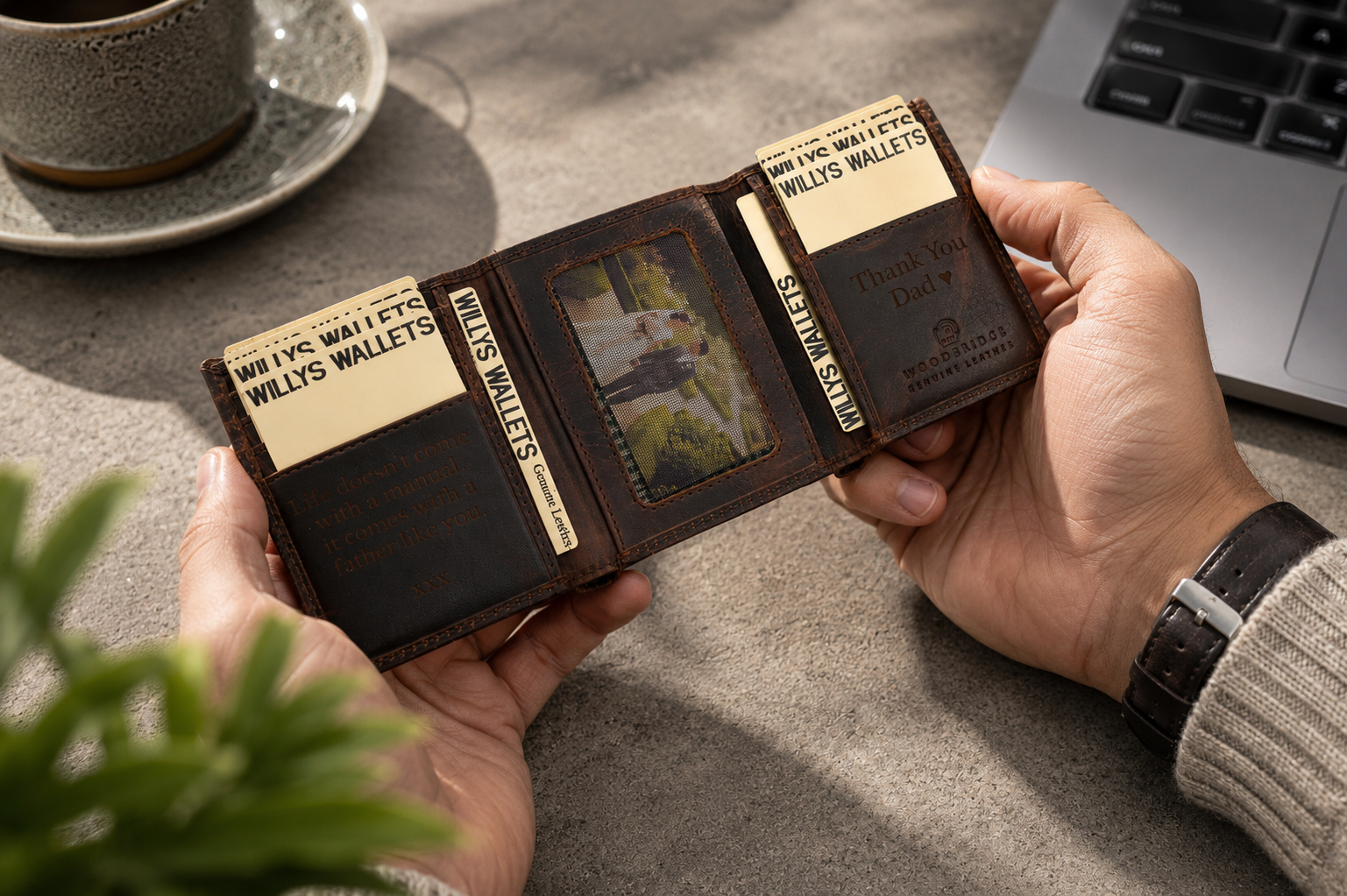 Personalised Wallet vs Standard Wallet – Which One Is Worth Buying?
