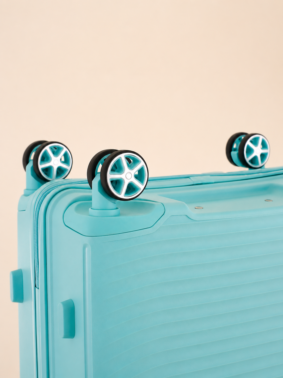 Why Mint Green Luggage is the Smart Choice for Travellers Who Want Style and Practicality