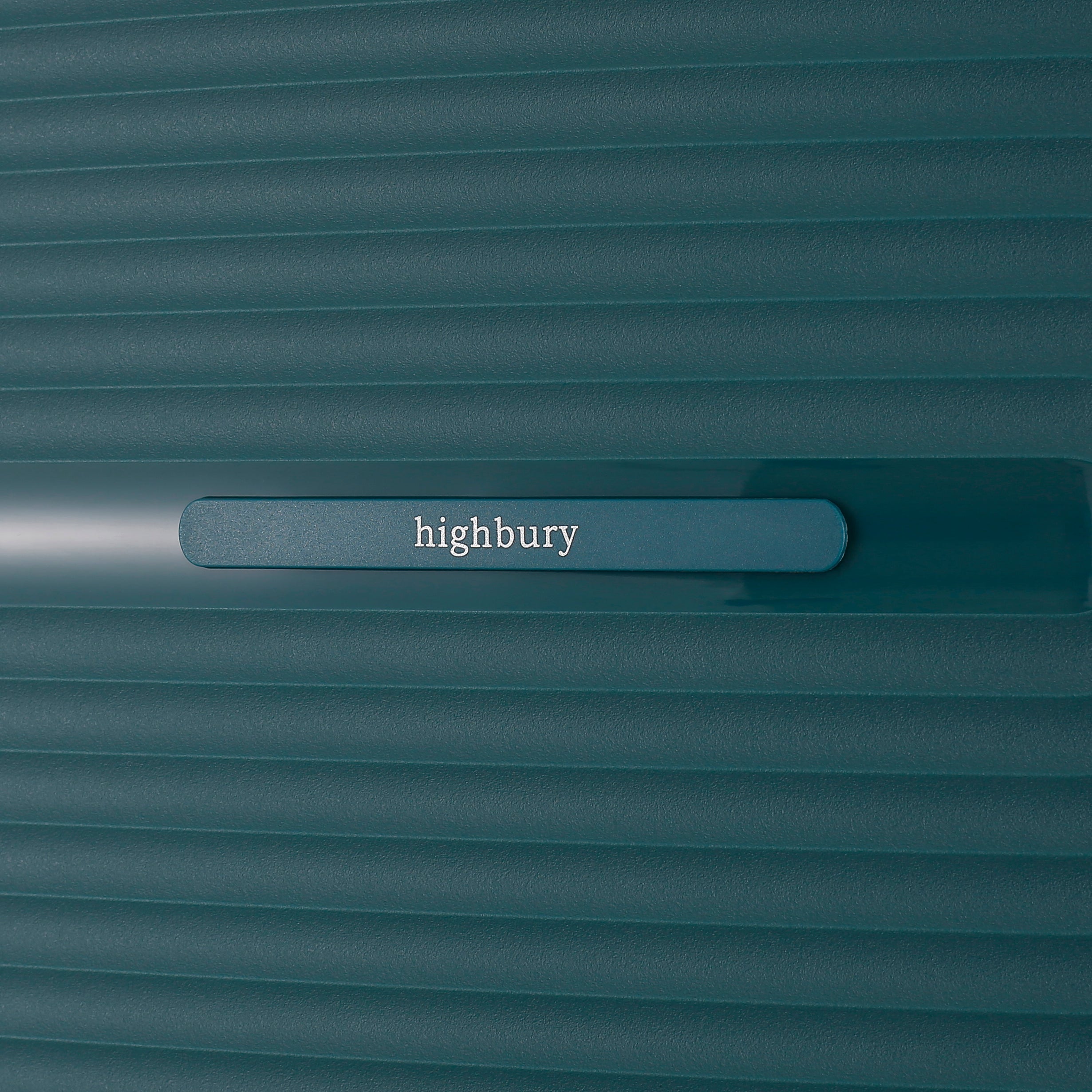 How to Choose the Perfect Luggage Colour for Travel: Why Teal is One of the Smartest Choices