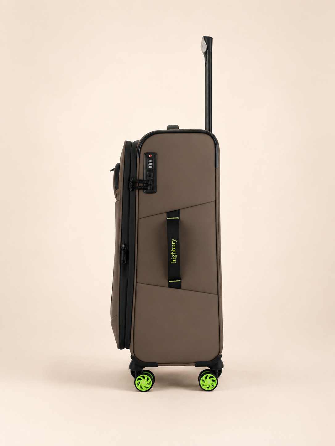 Soft Shell vs Hard Shell Luggage: Why Many Travellers Still Choose Soft Shell Suitcases