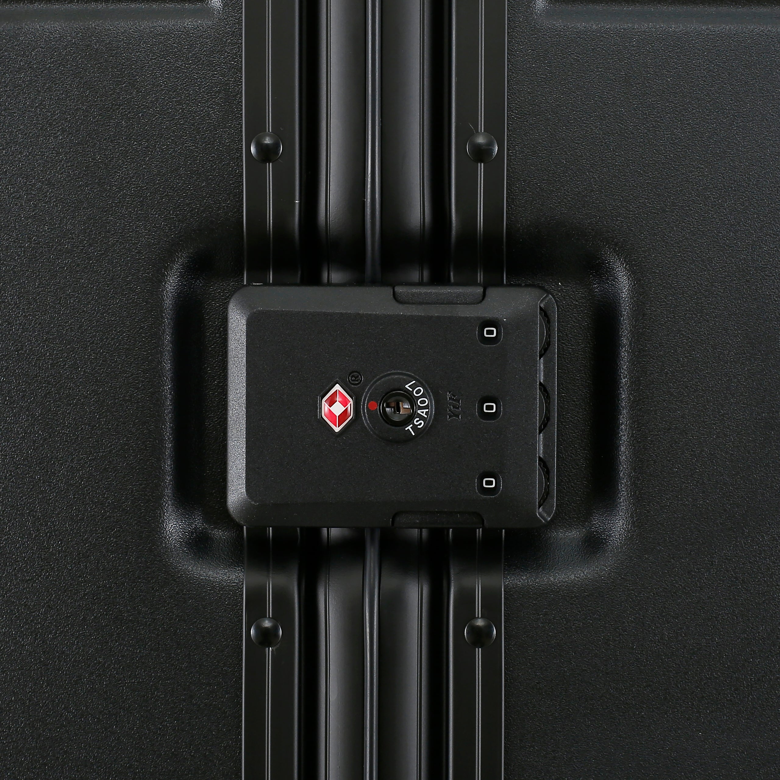The Business Traveller’s Guide to Choosing the Perfect Aluminium Frame Luggage