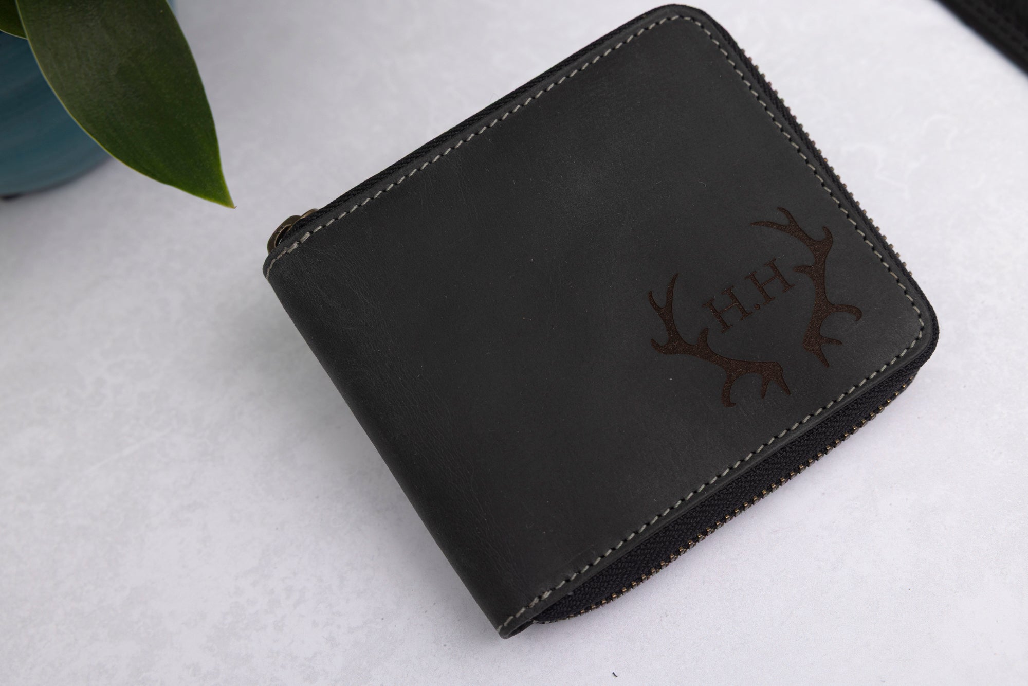 How to Choose the Best Leather Wallet: A Complete Buyer’s Guide