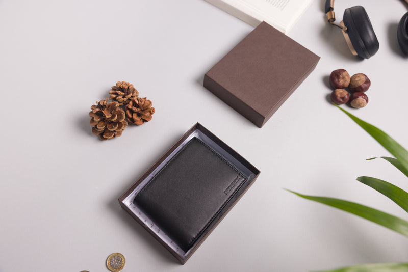 "Personalised wallet with gift box – ideal for Christmas"