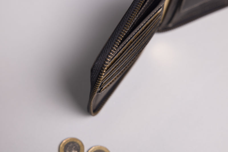 Personalised Engraved Black Hunter Bifold Leather Zip Around Wallet