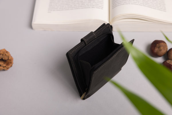 Personalised Engraved Black Hunter Bifold Leather Wallet With Large Zip Coin Pocket